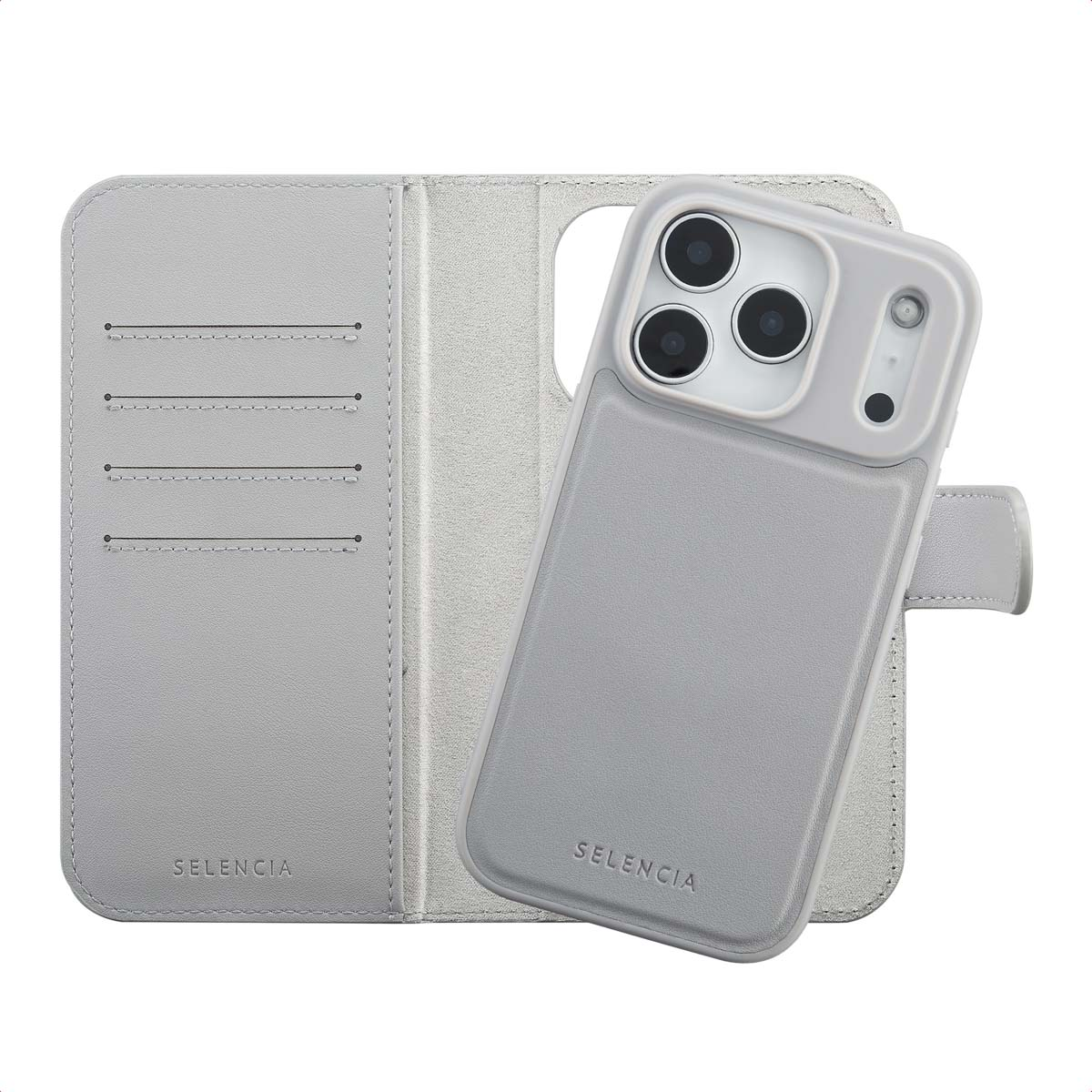 Un étui de téléphone gris clair avec un design de portefeuille. L'étui est ouvert, révélant un téléphone. La marque "Selencia" est imprimée.