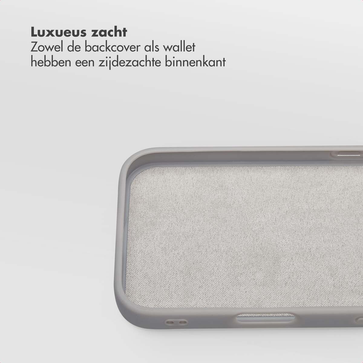 Een close-up van een grijze telefoonhoes met stoffen binnenkant. De hoes staat op een witte achtergrond. Tekst staat erboven.