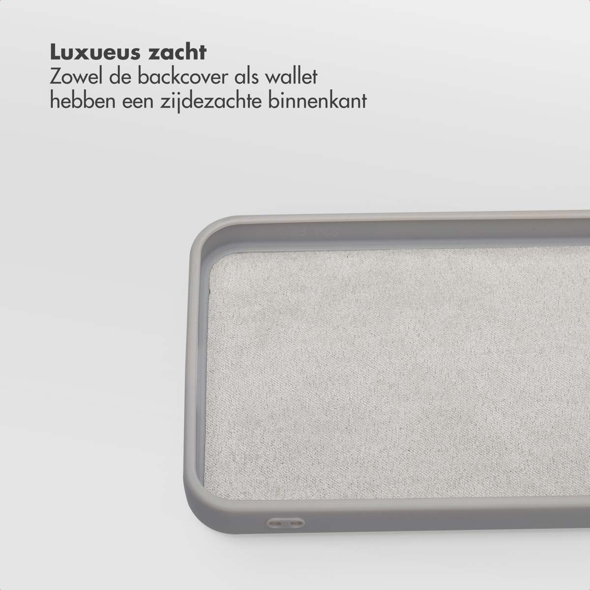 Een grijze telefoonhoes met een zacht, stoffen interieur. De hoes is rechthoekig met afgeronde hoeken, tegen een witte achtergrond.