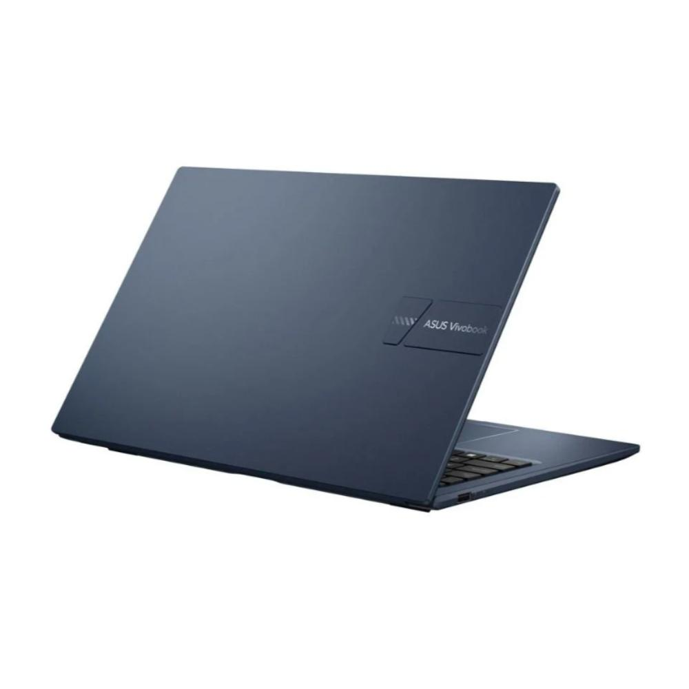 Koyu mavi bir ASUS Vivobook dizüstü bilgisayar, hafifçe açık bir şekilde gösteriliyor. Marka adı kapakta görünüyor. Arka plan beyaz.