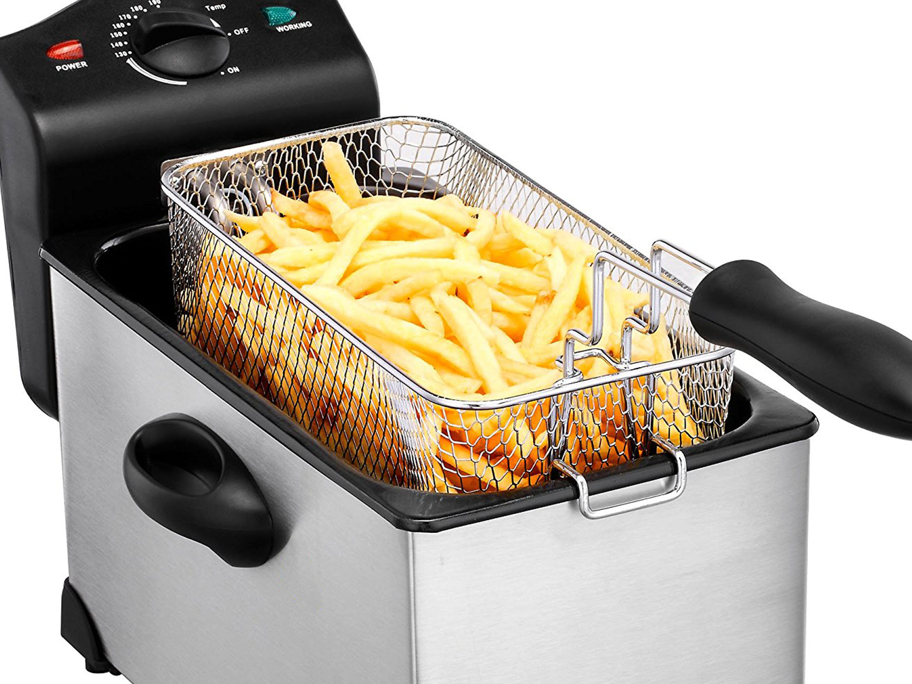 Una friggitrice con un cestello pieno di patatine fritte dorate. La friggitrice è argentata con dettagli e comandi neri.