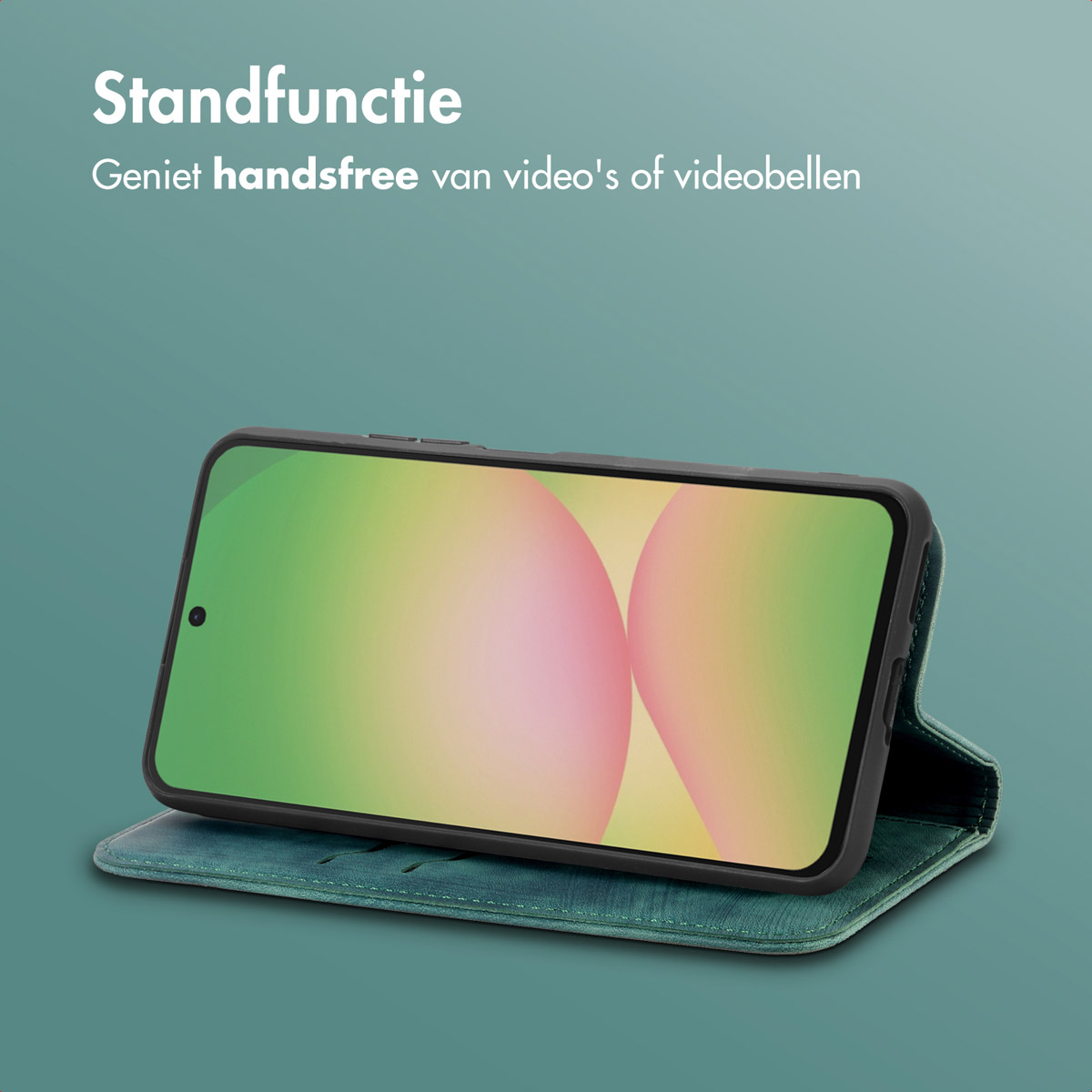 Un smartphone dans un étui sarcelle est affiché. L'écran affiche des formes abstraites colorées. Le texte ci-dessus indique 'Standfunctie'.