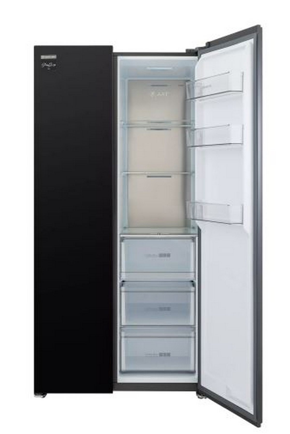 Refrigerador negro de lado a lado con puerta abierta. El interior tiene estantes y cajones. Interior blanco, exterior negro.