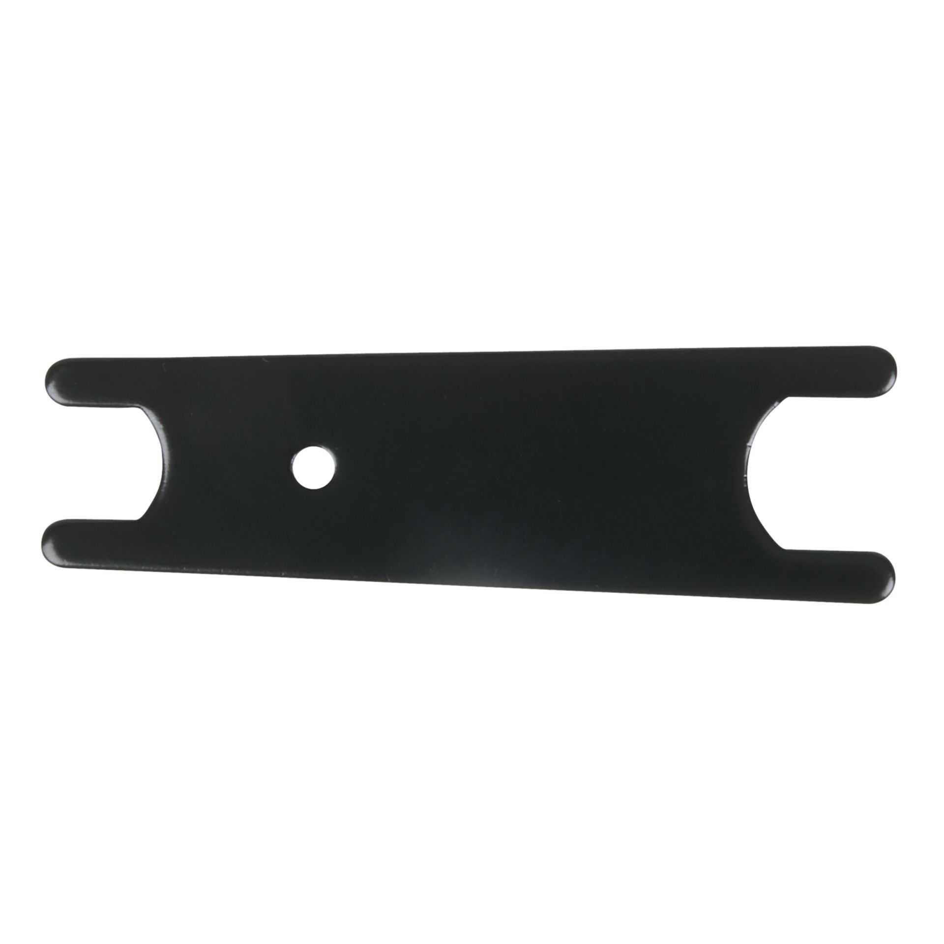 Un utensile in metallo nero con un foro e due estremità curve. È centrato su uno sfondo bianco.