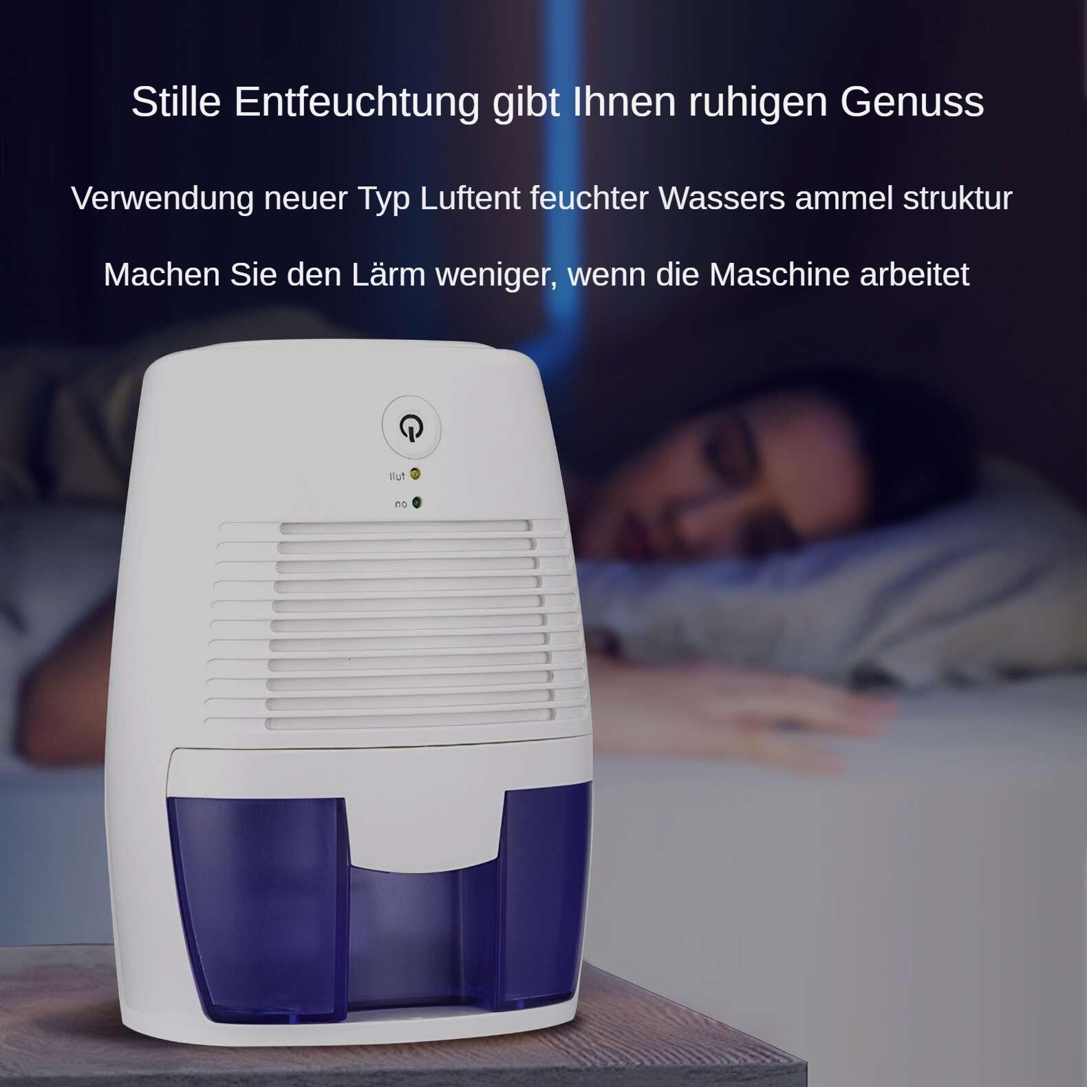 Ein weißer Luftentfeuchter steht auf einem Tisch. Im Hintergrund schläft eine Person. Der Text ist auf Deutsch.