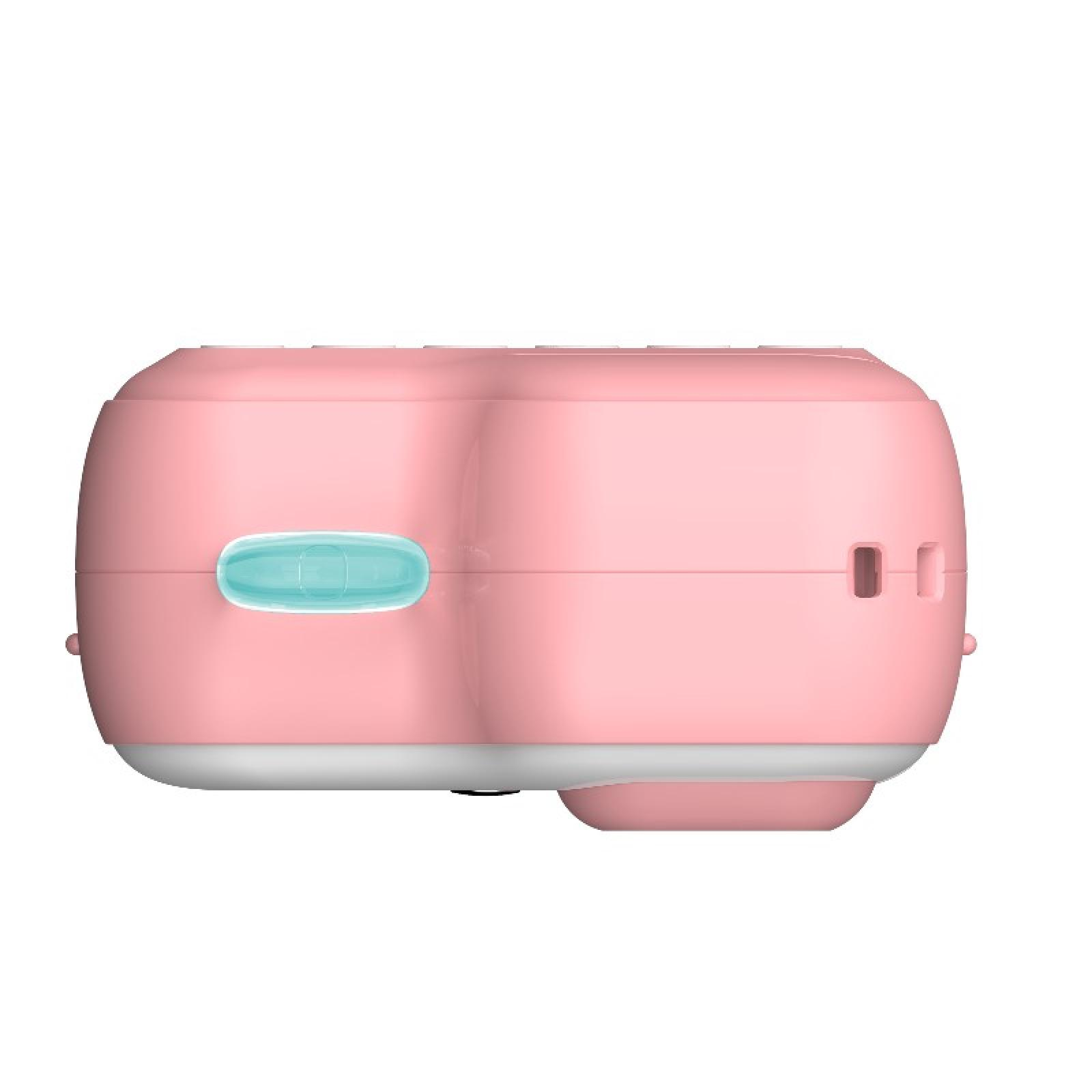Eine rosa Kamera mit hellblauem Knopf. Der Boden ist weiß. Der Hintergrund ist weiß.
