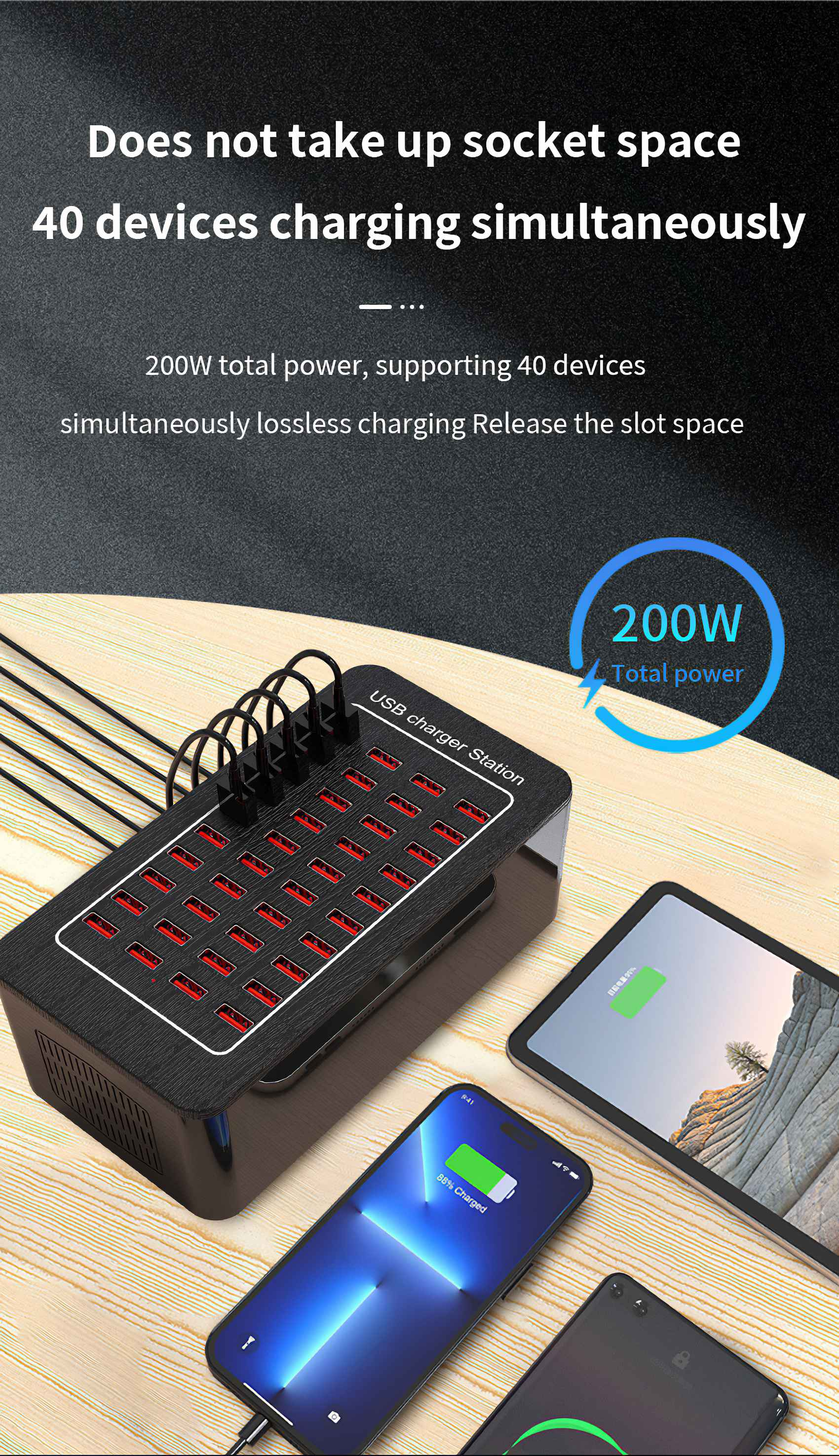 Eine schwarze USB-Ladestation mit mehreren Anschlüssen. Mehrere Geräte, darunter Telefone und Tablets, sind eingesteckt und laden.