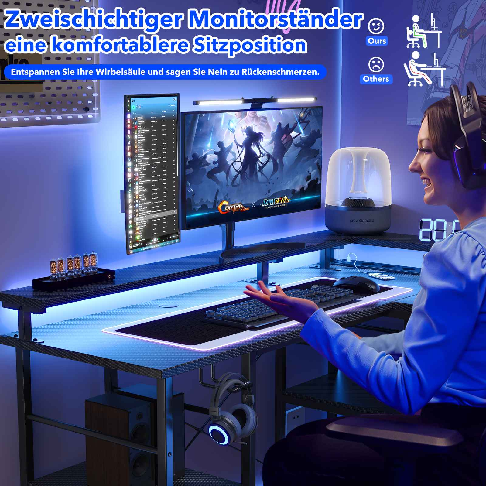 Eine Frau sitzt an einem Gaming-Schreibtisch mit zwei Monitoren. Der Schreibtisch hat Neonlichter, Tastatur, Maus und Kopfhörer.