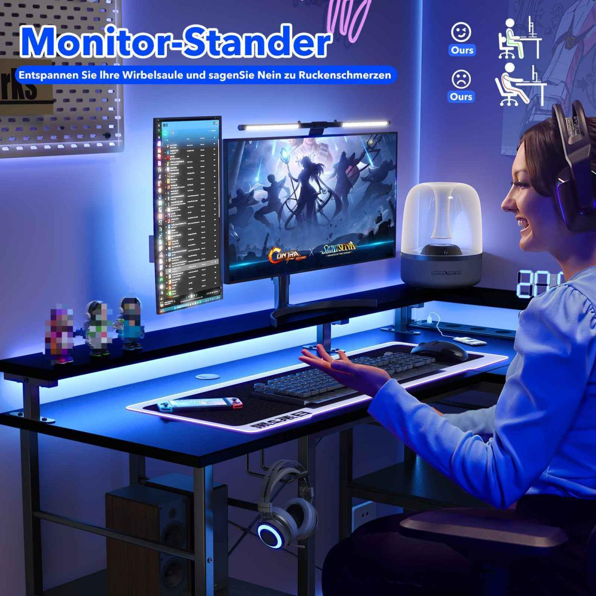 Frau an einem Gaming-Schreibtisch mit mehreren Monitoren, Tastatur und Kopfhörern. Der Schreibtisch hat blaue LED-Beleuchtung.