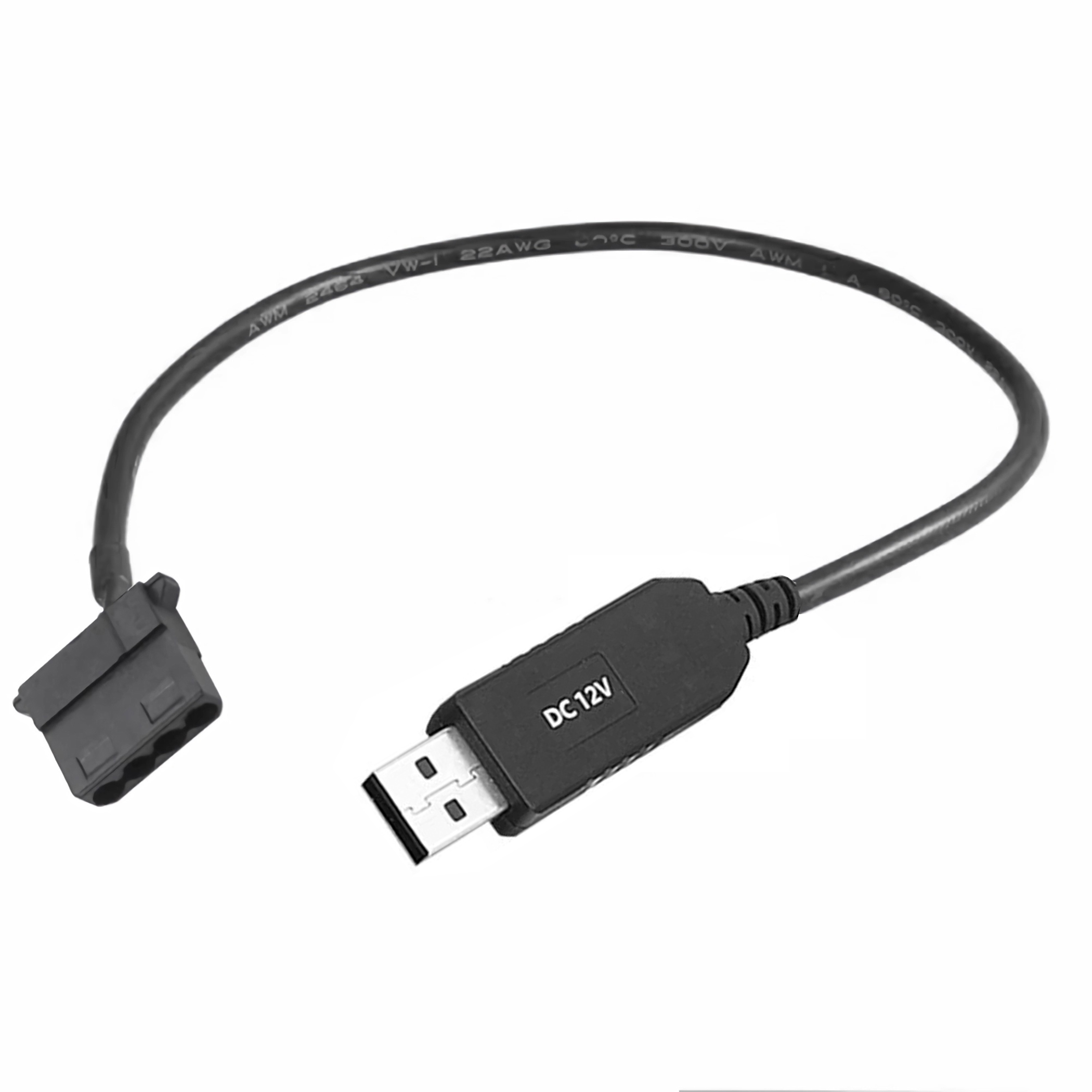 Ein schwarzes USB-zu-Lüfter-Anschlusskabel. Der USB-Anschluss hat die Aufschrift DC12V. Der Stecker ist schwarz mit mehreren Stiften.