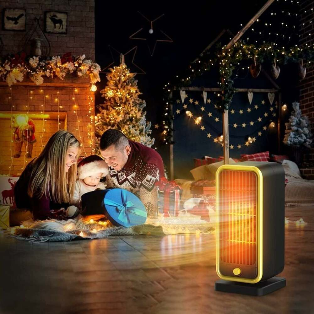 Eine Familie öffnet ein Geschenk am Kamin. Rechts ist eine Heizung. Weihnachtsdekorationen und ein Baum sind im Hintergrund.