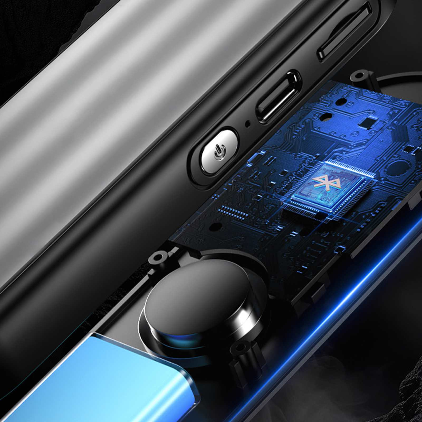 Nahaufnahme eines Telefons mit Ein/Aus-Taste und Platine. Ein blaues Licht hebt die Details hervor. Eine Taste ist sichtbar.