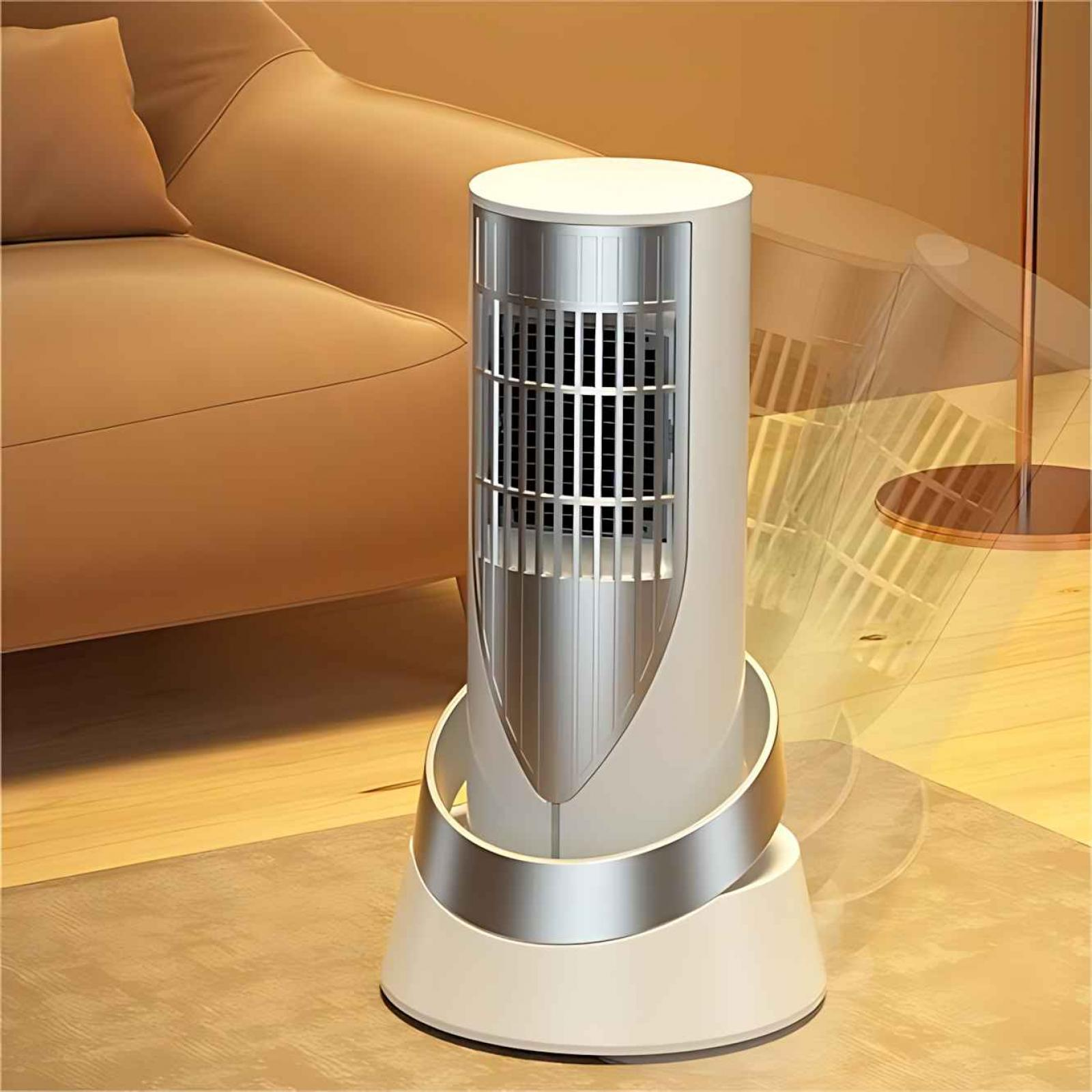 Ein weiß-silberner Turmventilator auf einem Holzboden vor einer beigen Couch und einer Stehlampe.
