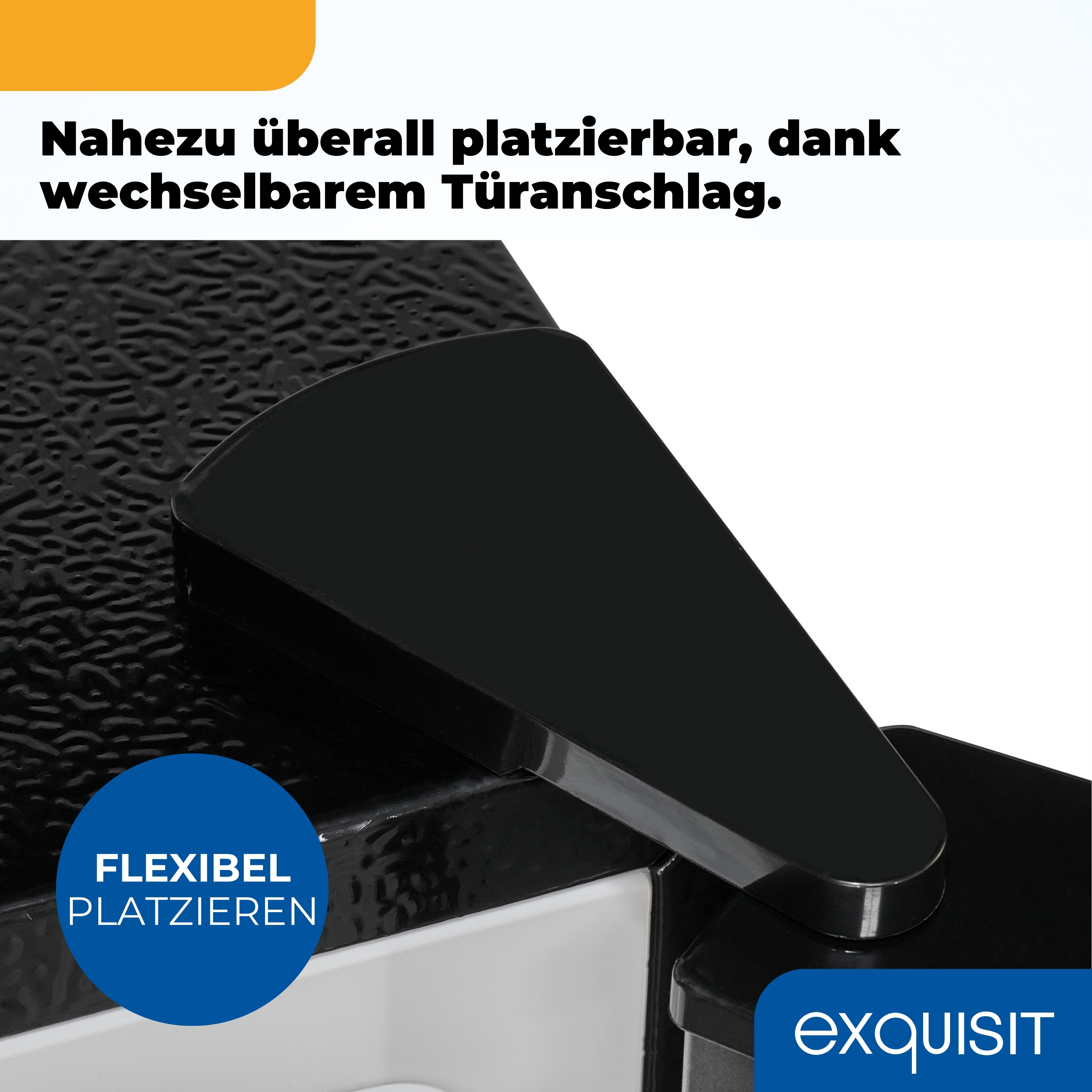 Schwarzer Türgriff mit Text. Blauer Kreis mit 'FLEXIBEL PLATZIEREN'. Exquisit-Logo sichtbar.
