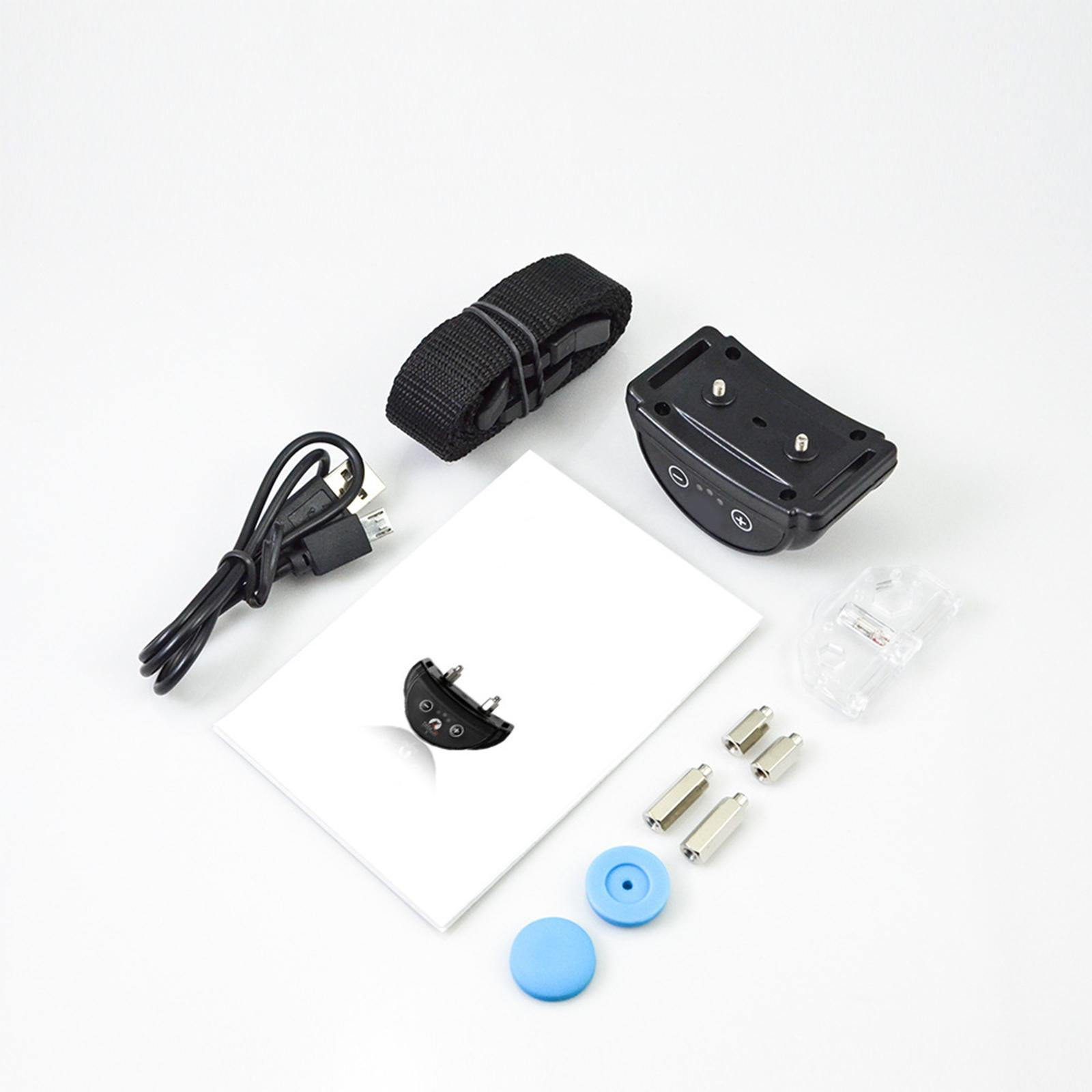 Ein Set zur Hundeausbildung auf weißer Oberfläche, einschließlich Halsband, Ladegerät und Zubehör.