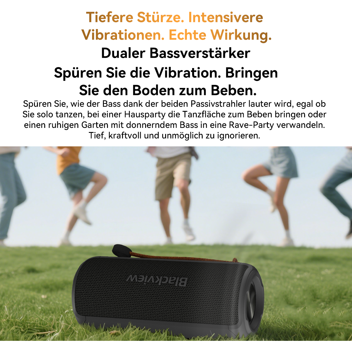 Ein schwarzer Lautsprecher auf Gras, im Hintergrund tanzen Menschen. Text über Vibrationen und Bass.