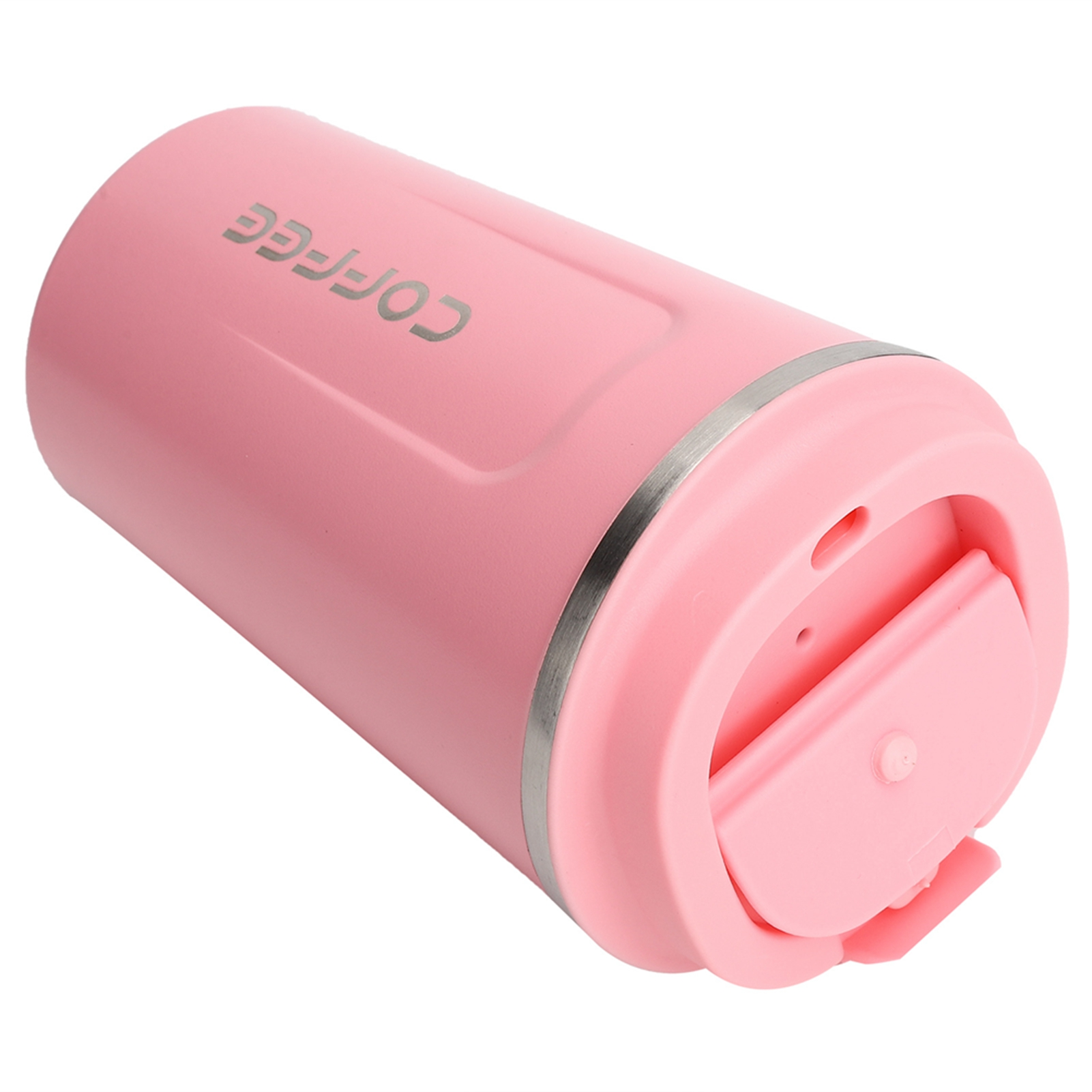 Ein rosa Kaffeebecher mit silbernem Rand und dem Wort 'COFFEE' auf der Seite, teilweise geöffneter Deckel.