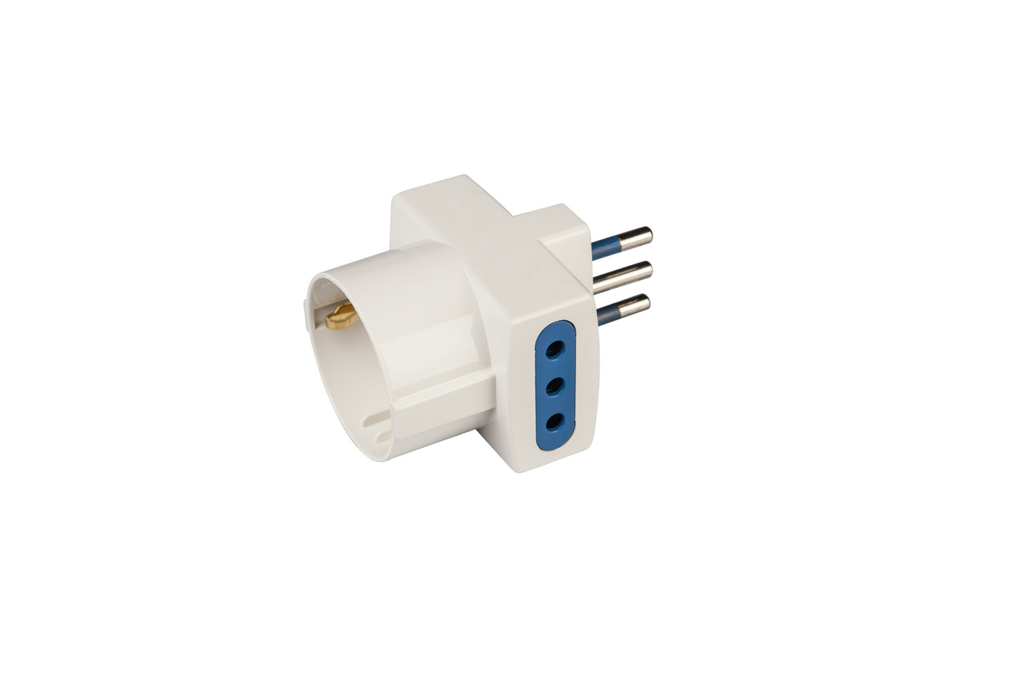 Ein weißer Elektroadapter mit drei Stiften und einer blau akzentuierten Fläche, vor weißem Hintergrund.