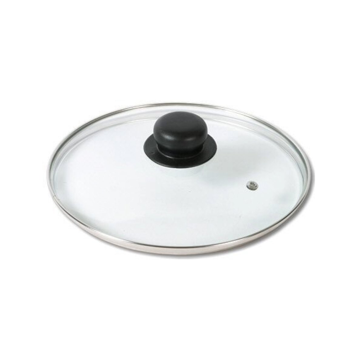 Ein klarer Glasdeckel mit schwarzem Knopf, umgeben von einem silbernen Rand, liegt auf einer weißen Oberfläche, isoliert.