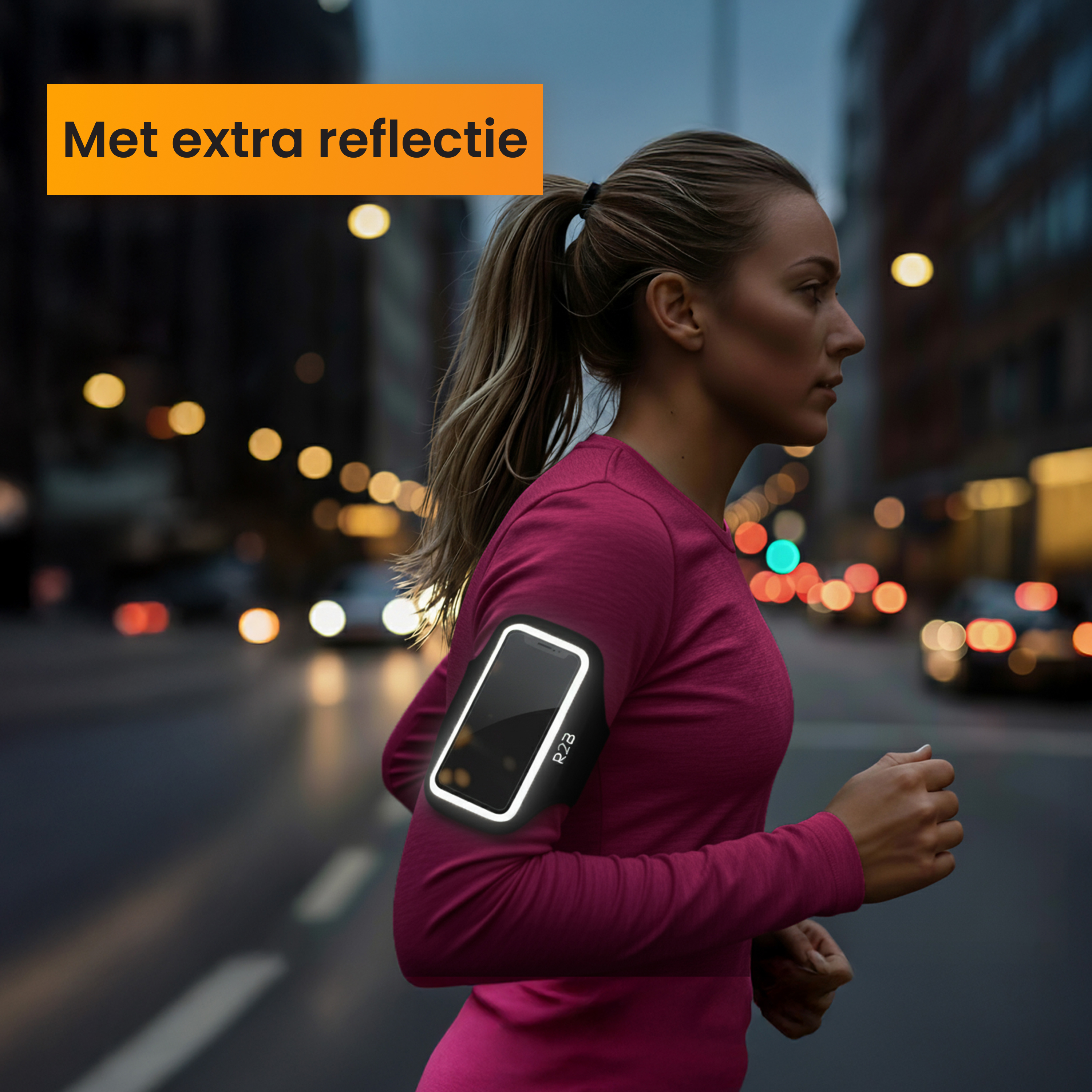 Eine Frau rennt nachts in einer Stadt. Sie trägt ein rosa Hemd und eine Telefonarmbinde. Der Hintergrund ist verschwommen.