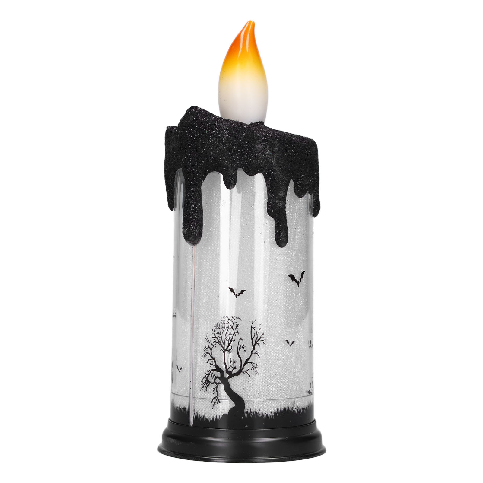 Eine Halloween-Kerze mit schwarzem Wachstropf-Effekt, einem Baum und Fledermäusen im Inneren. Die Flamme ist orange und weiß.