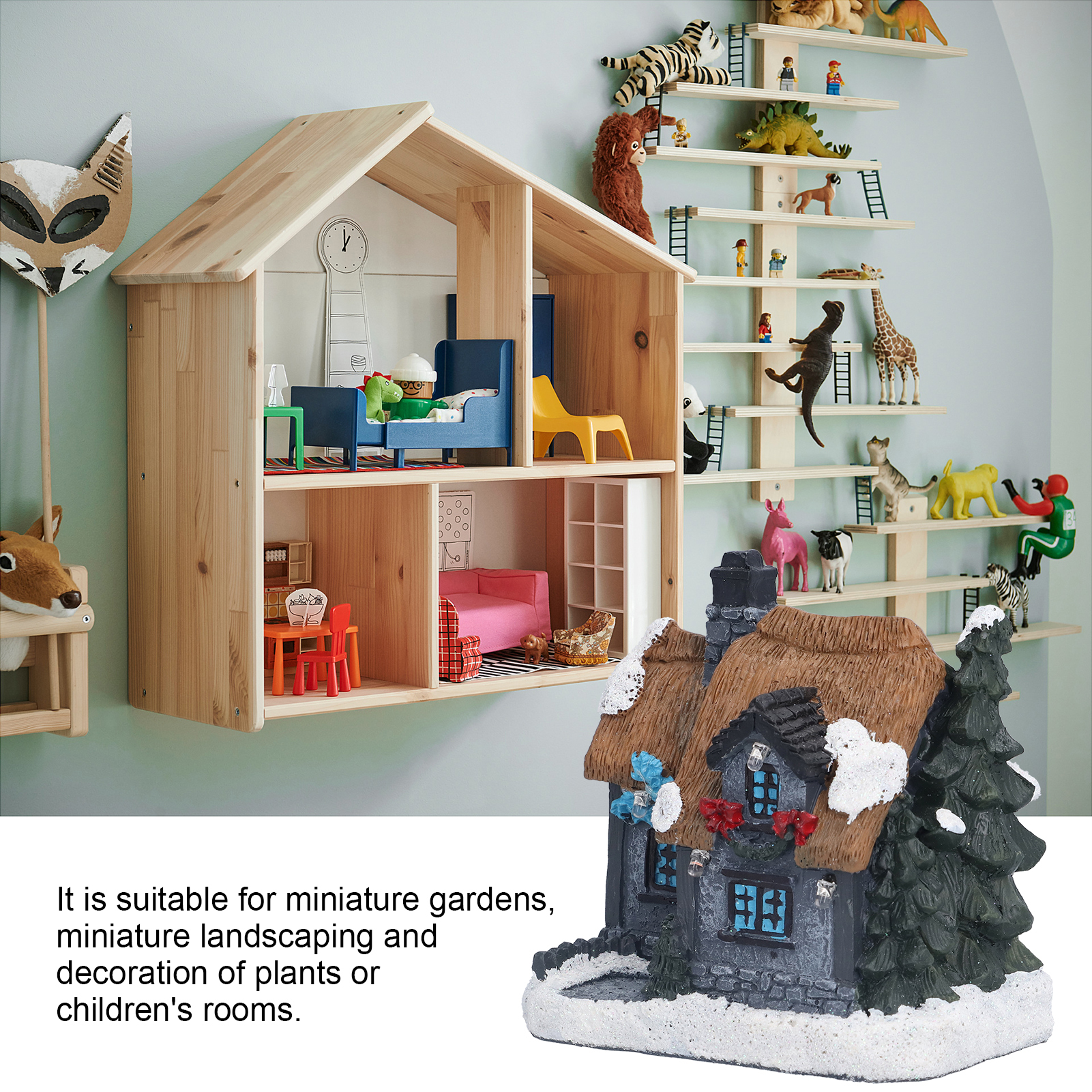 Ein Puppenhaus mit Möbeln, Spielzeugtieren auf Regalen und ein Miniaturhaus-Ornament.