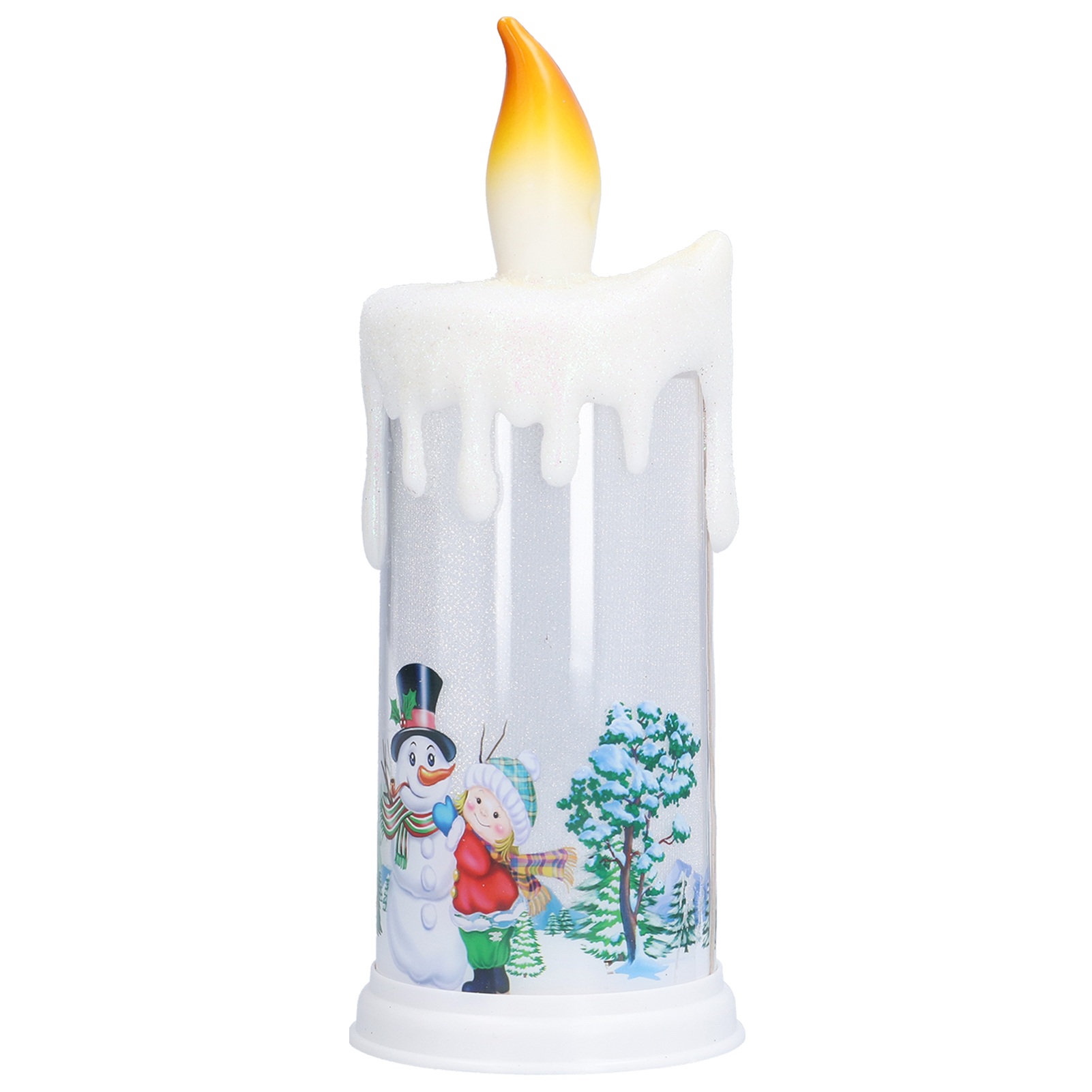 Eine kerzenförmige Dekoration mit einem Schneemann und einem Mädchen sowie einem verschneiten Baum. Die Flamme ist gelb.