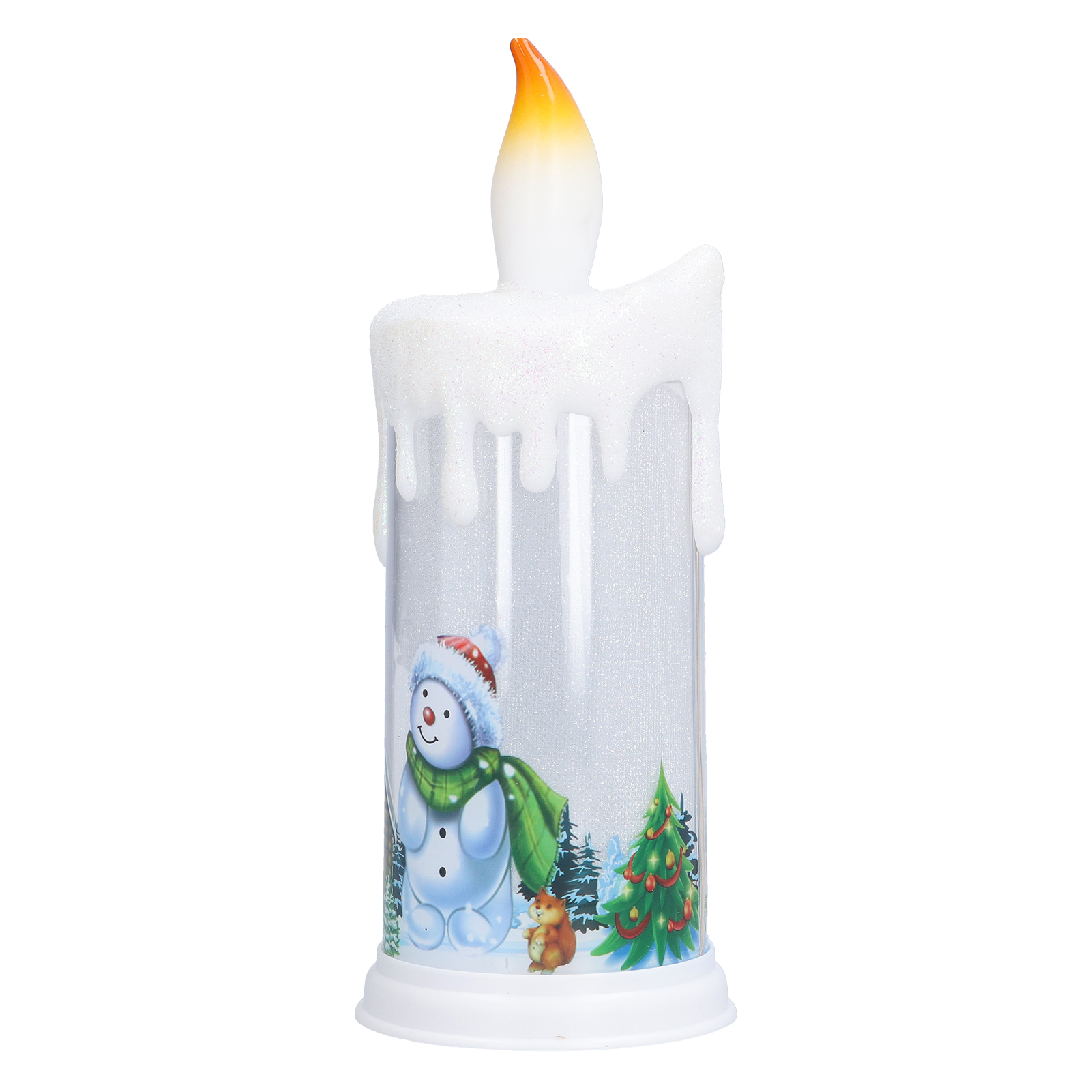 Eine Weihnachtskerze mit Schneemann und Baum. Weiße Kerze mit schmelzendem Wachs. Orange Flamme.