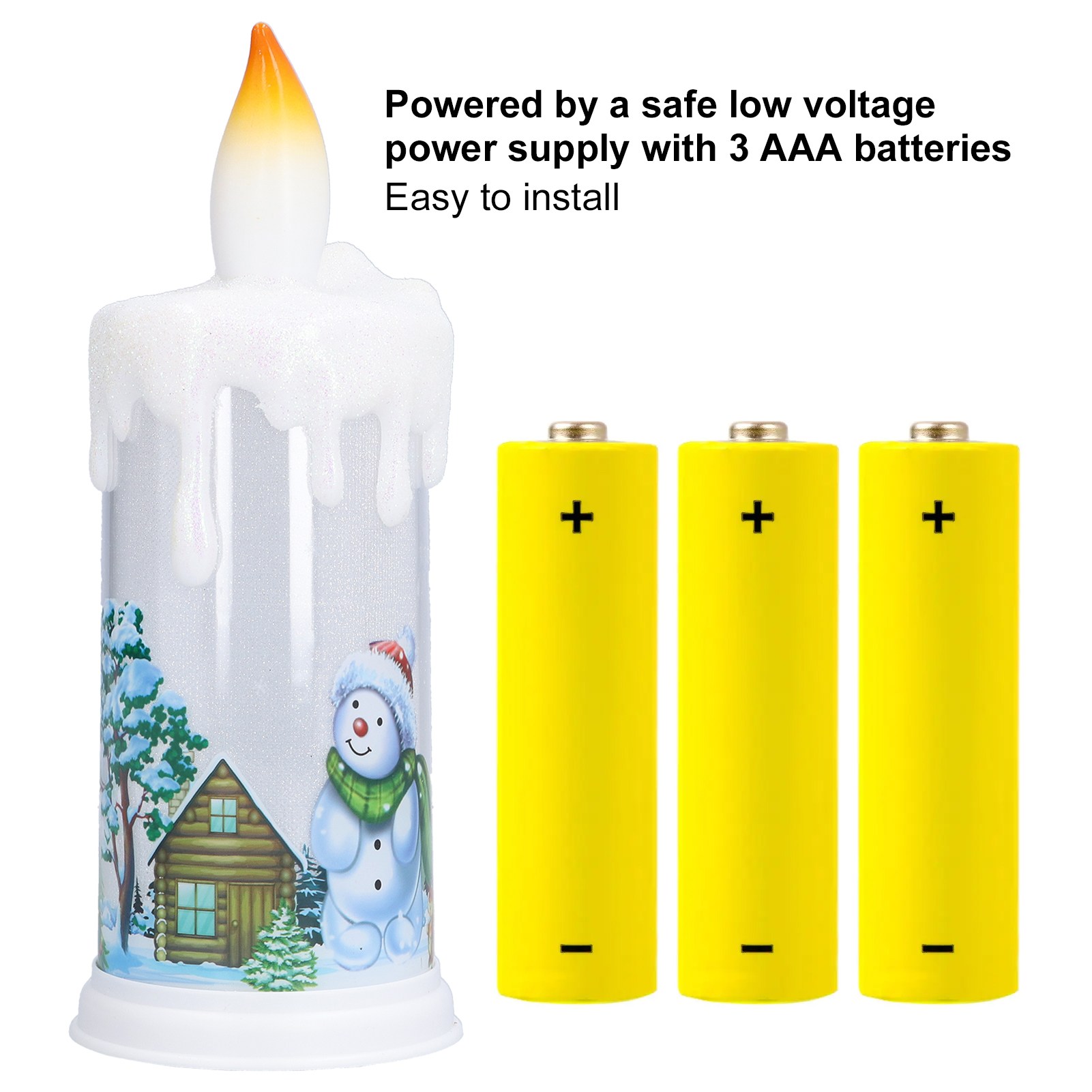Eine dekorative Kerze mit Schneemann-Design neben drei gelben AAA-Batterien.
