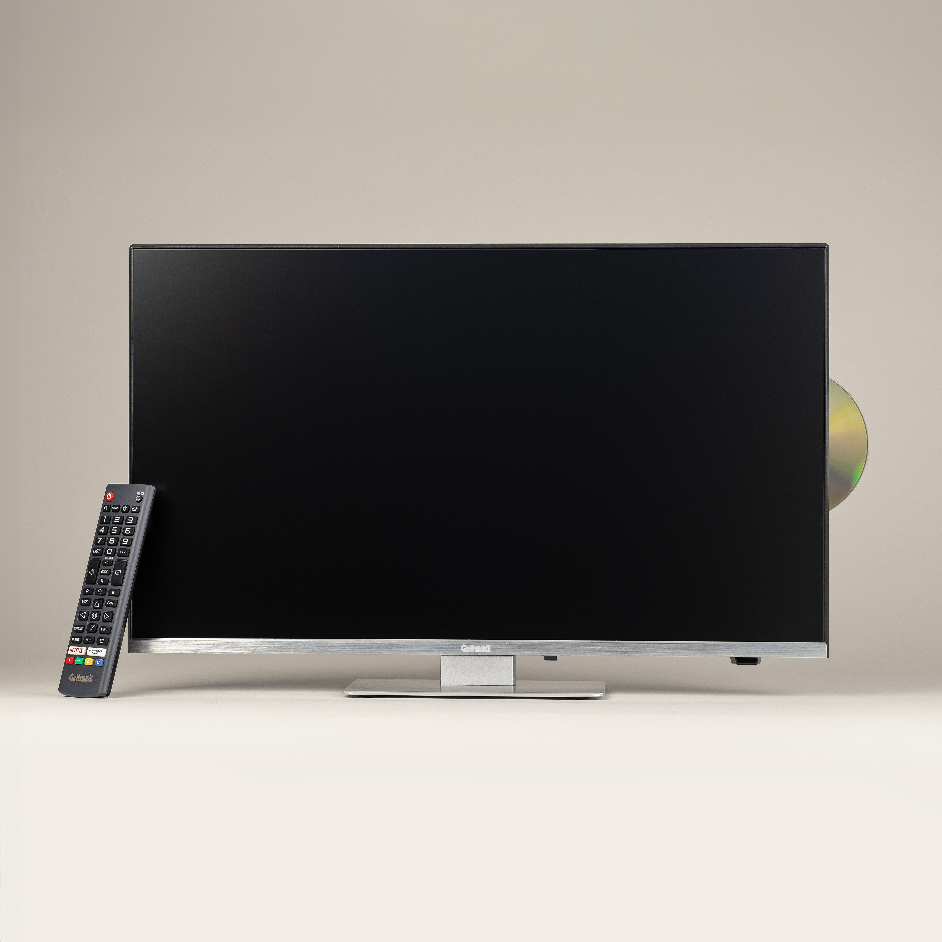 Ein Fernseher mit Fernbedienung und DVD. Der Fernseher ist schwarz mit silbernem Rahmen. Eine DVD ist eingelegt.