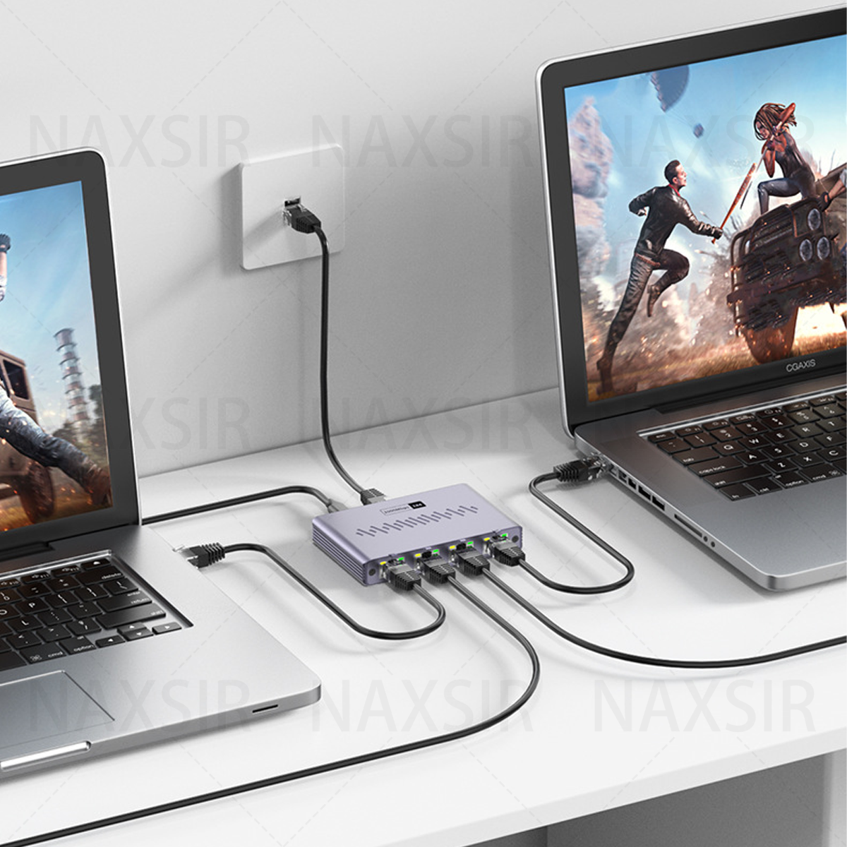 Zwei Laptops sind mit einem Switch verbunden. Kabel verbinden den Switch und eine Steckdose. Die Laptop-Bildschirme zeigen Videospielszenen.