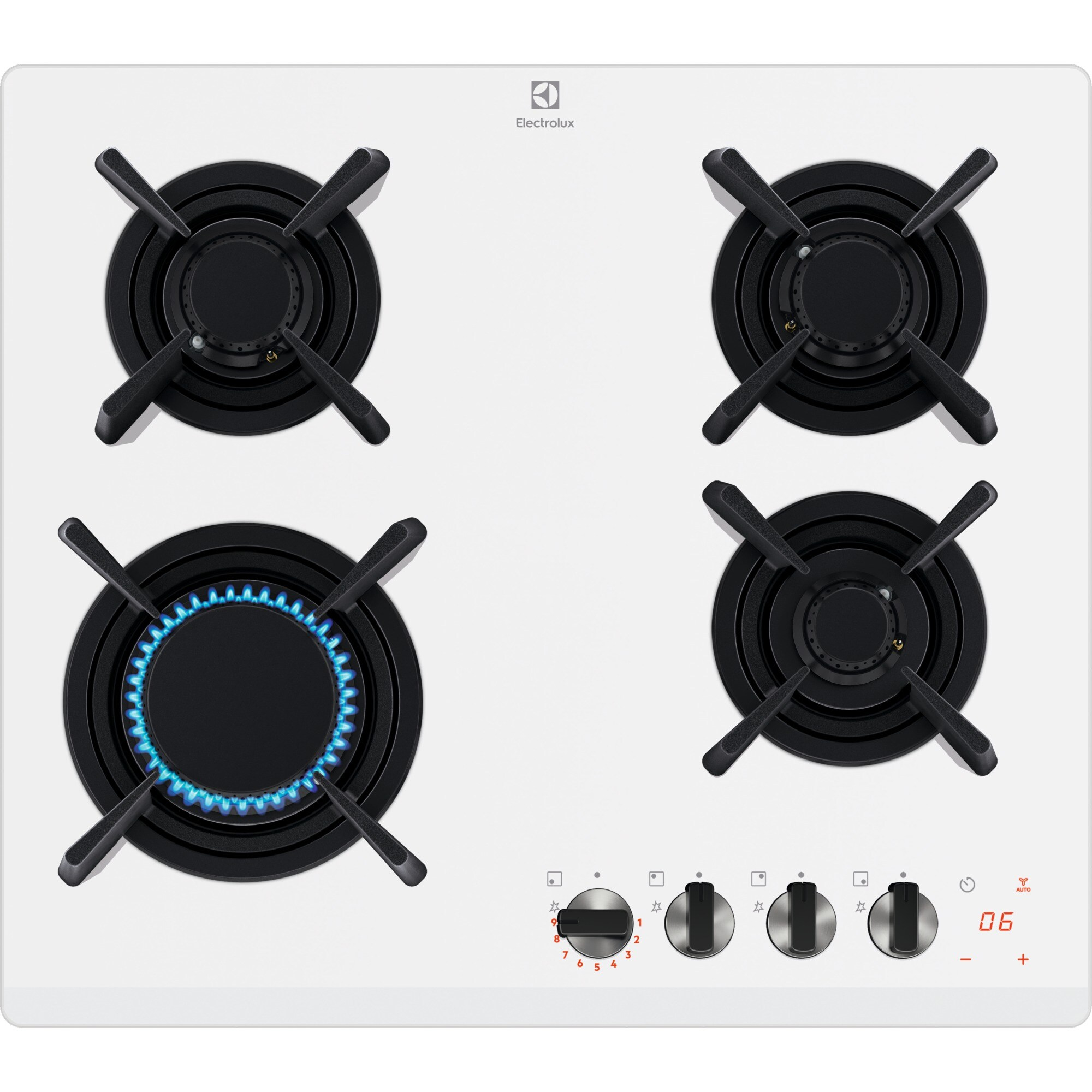 Fornello a gas Electrolux bianco con quattro bruciatori neri, uno acceso con fiamme blu. Manopole e display digitale a destra.