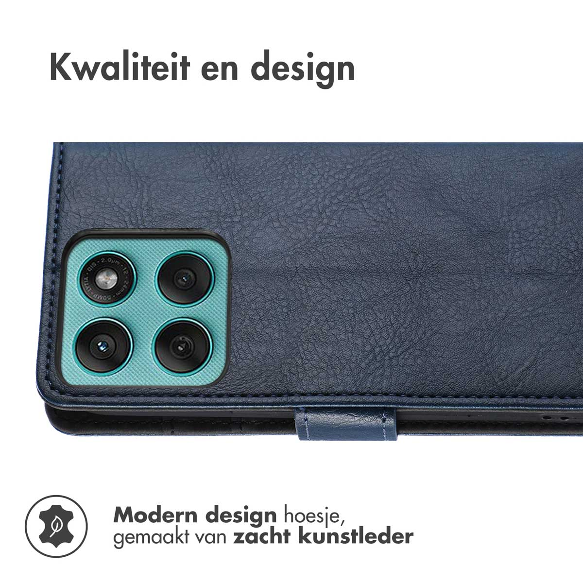 Een close-up van een telefoonhoesje met een cameramodule en tekst. De hoes is van blauw leer. De tekst zegt 'Kwaliteit en design'.