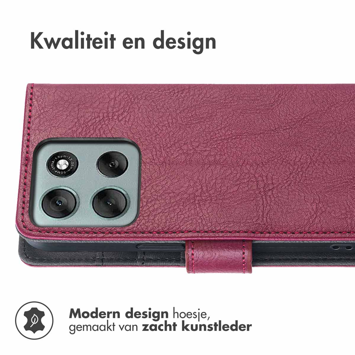 Een close-up van een bordeauxrode telefoonhoes. Het heeft een uitsparing voor de camera en een magnetische sluitriem. De hoes heeft een getextureerde afwerking.