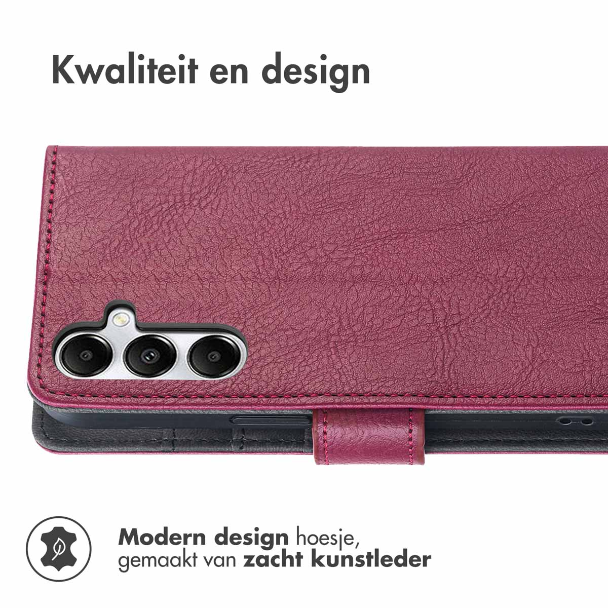 Een bordeauxrode telefoonhoes van zacht kunstleer. De hoes heeft een uitsparing voor de camera en een magnetische sluiting.
