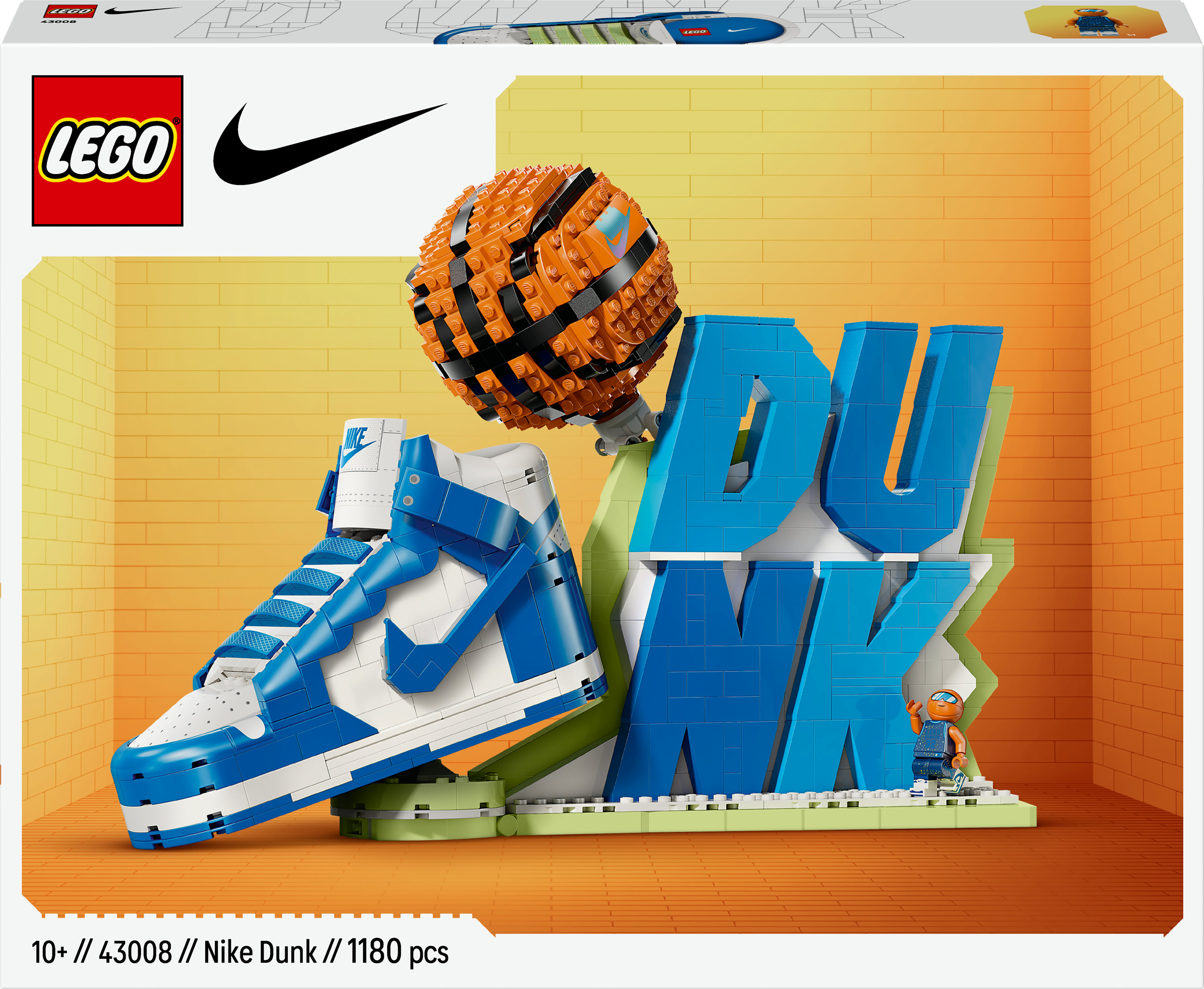 LEGO Nike Dunk seti. Mavi ve beyaz ayakkabı, basketbol ve 'DUNK' metni içerir. Turuncu ve sarı arka plan.