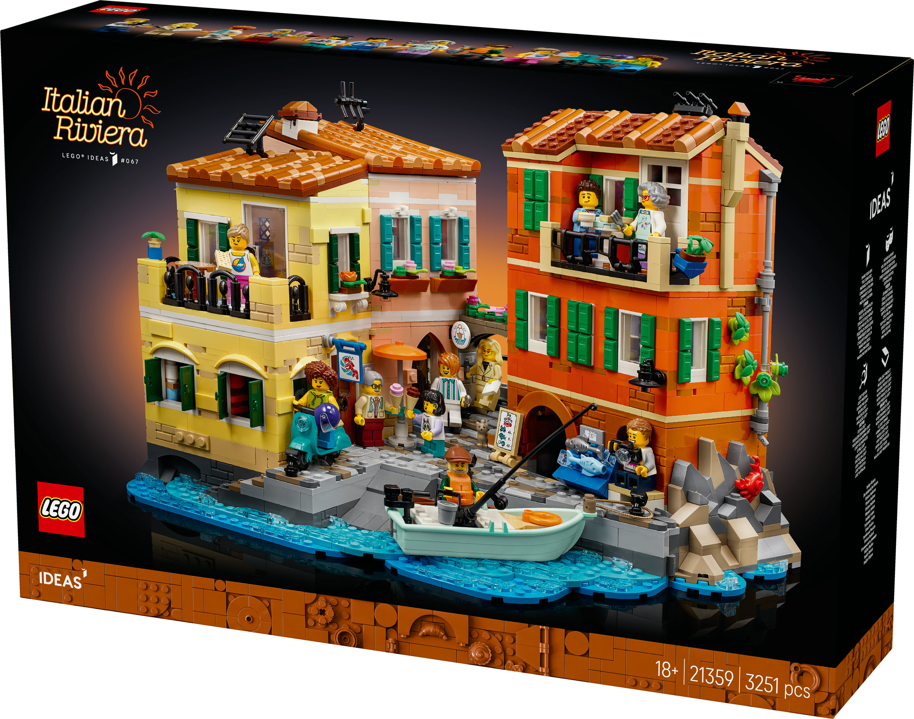 Pudełko zestawu LEGO Italian Riviera. Budynki w kolorze żółtym i pomarańczowym z zielonymi okiennicami, minifigurki, łódź i elementy wodne.