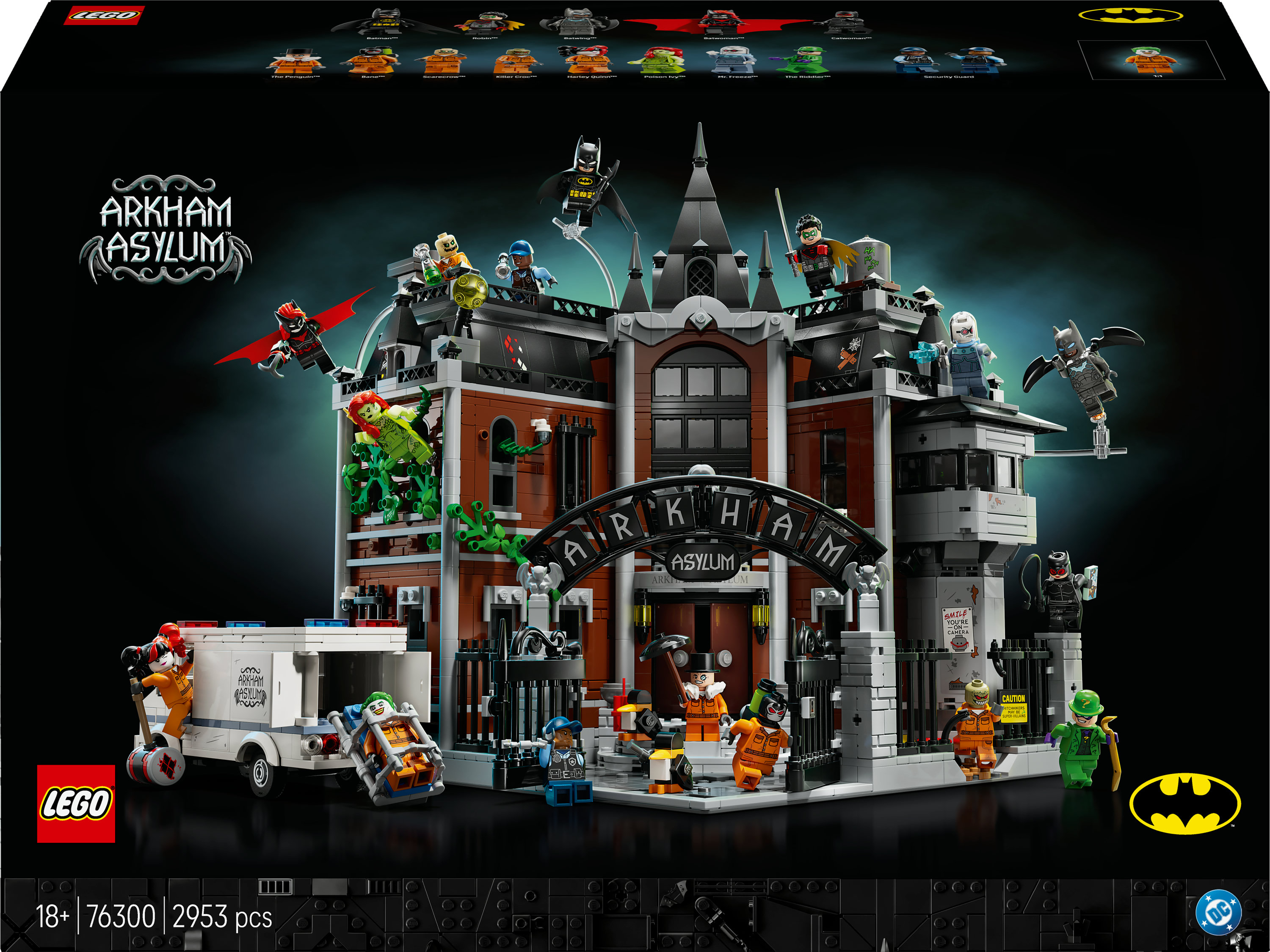 Pudełko zestawu LEGO Arkham Asylum. Zawiera kilku złoczyńców i bohaterów Batmana. Budynek azylu w tle.
