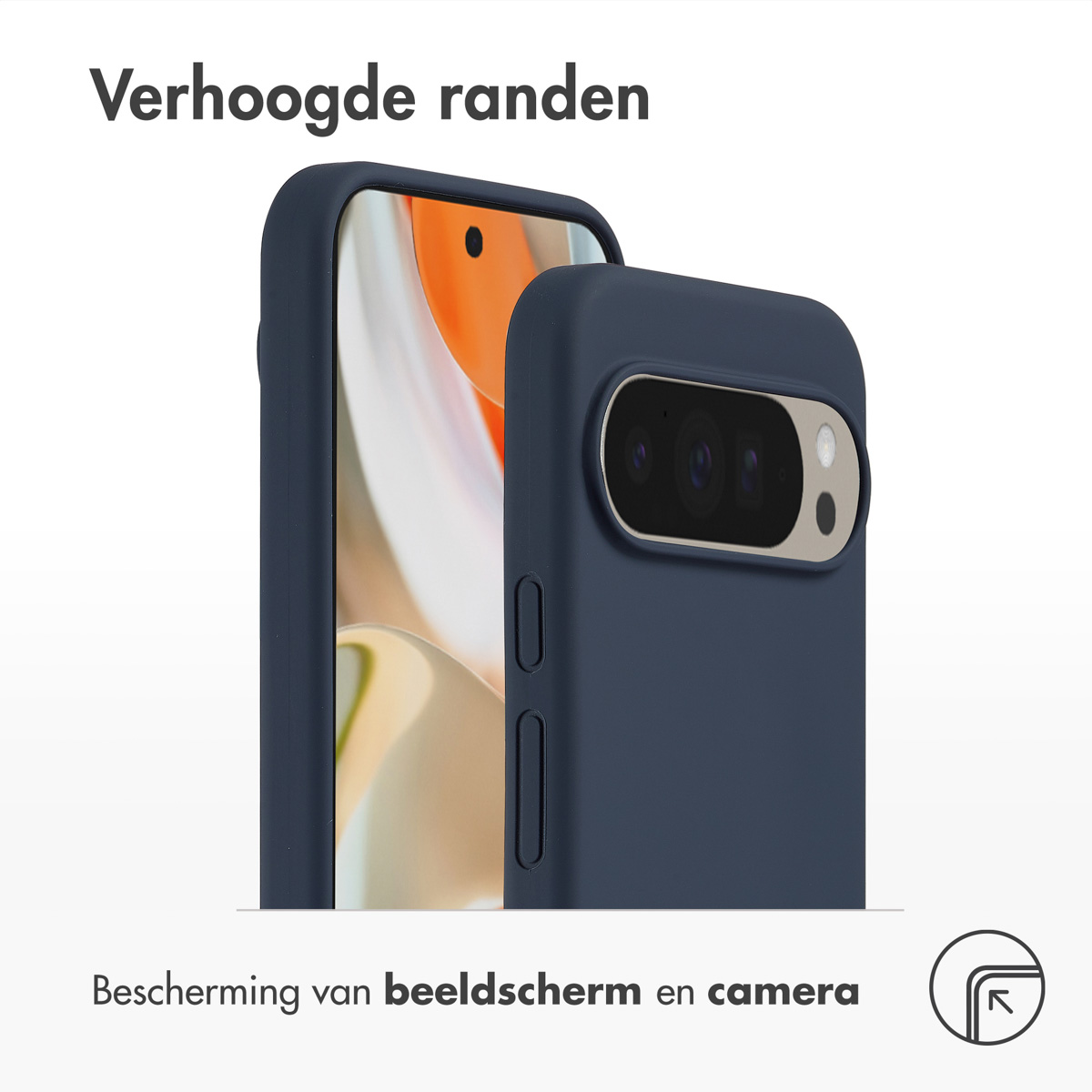 Twee marineblauwe telefoonhoesjes, één bedekt gedeeltelijk een telefoon. Tekst: Verhoogde randen. Bescherming van scherm en camera.