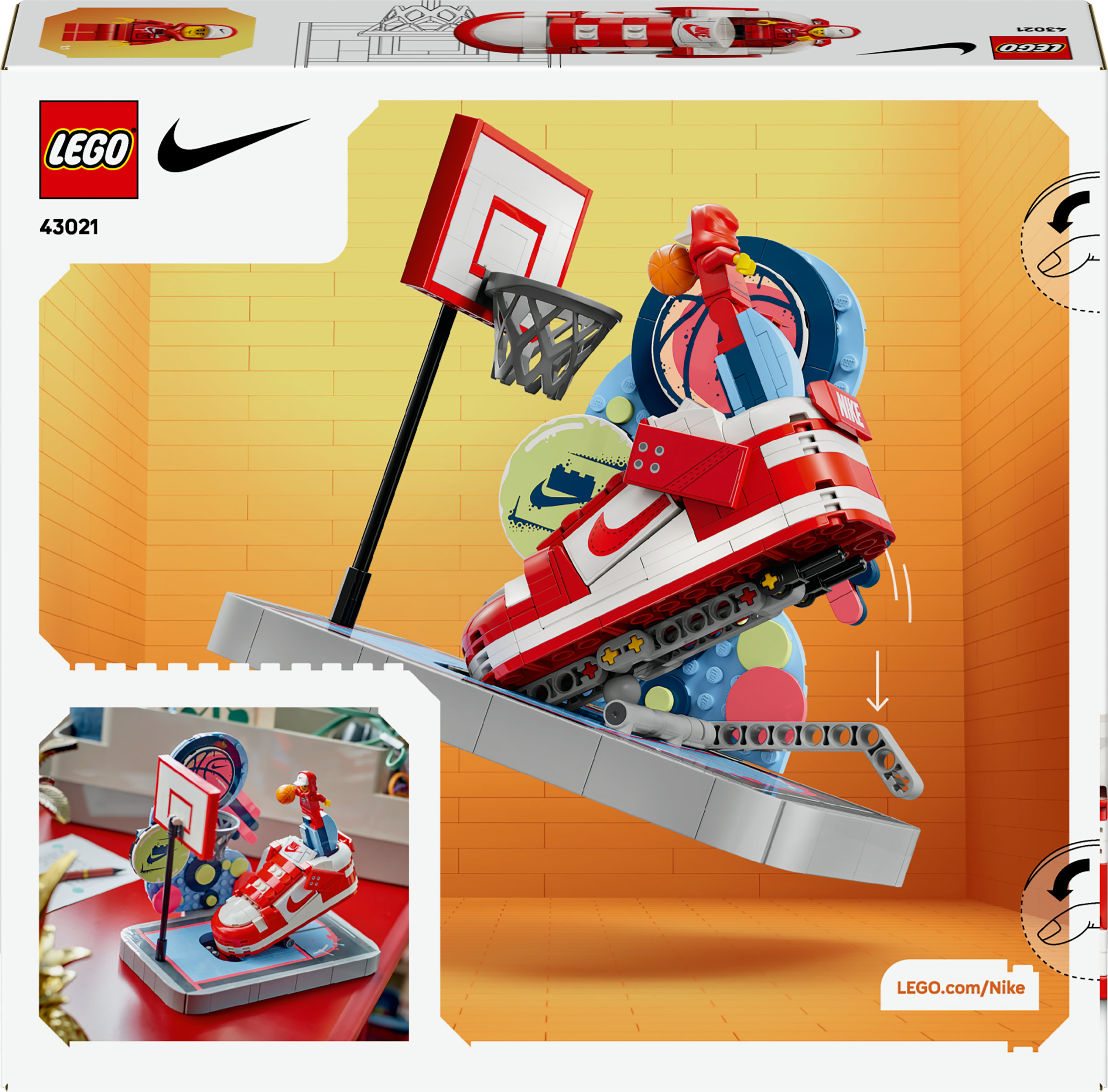 LEGO Nike Dunk Low modeli. Kırmızı ve beyaz spor ayakkabı, basketbol potası ve turuncu duvar arka planı. LEGO ve Nike logoları görülebilir.