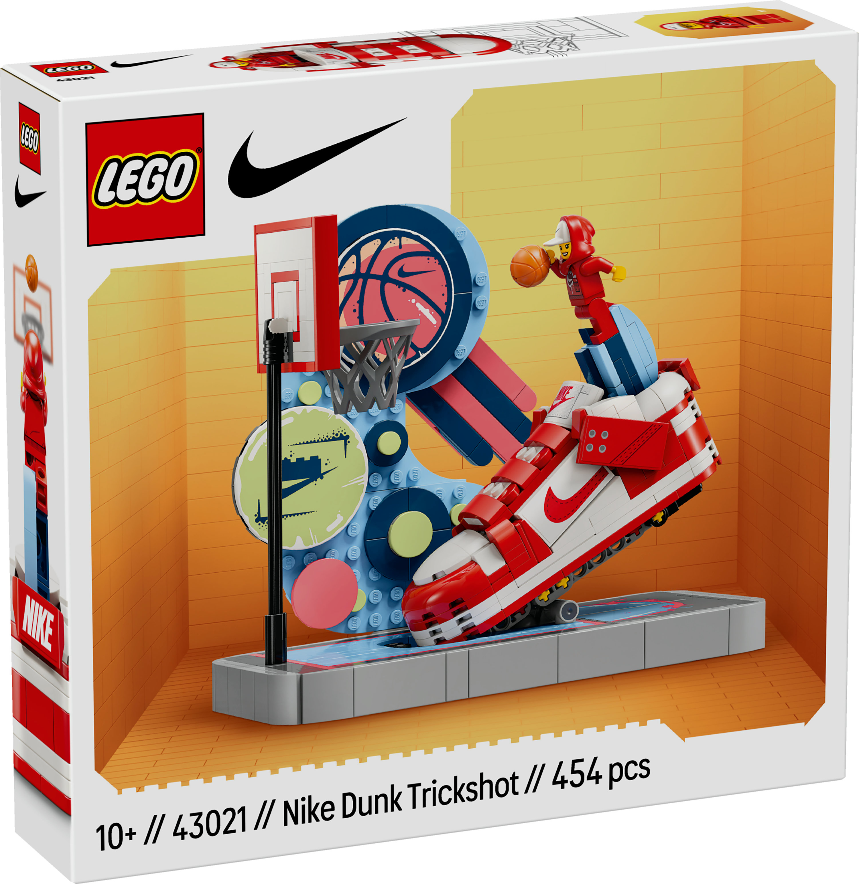 Bir Lego Nike Dunk Trickshot seti. Kırmızı ve beyaz bir ayakkabı, basketbol topu ve bir Lego figürü içerir. Arka plan turuncudur.