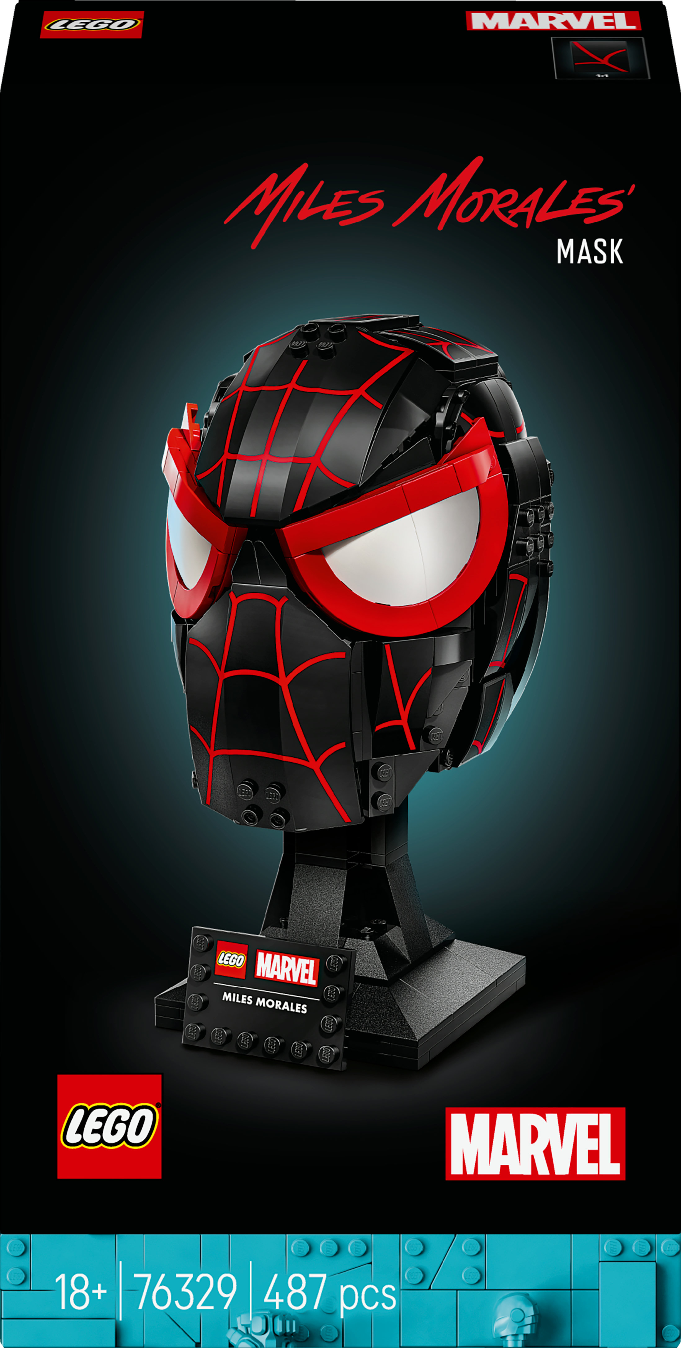 Un set Lego avec un masque Miles Morales. Il est noir avec des motifs de toile d'araignée rouges, des accents rouges et une base noire.