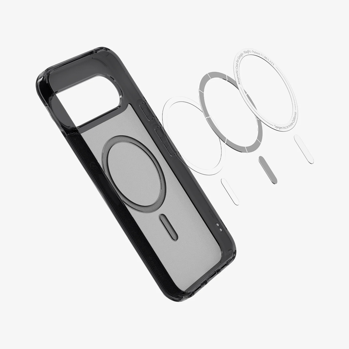 Een zwarte telefoonhoes met een transparante achterkant en een cirkelvormige magnetische ring. De hoes is schuin.