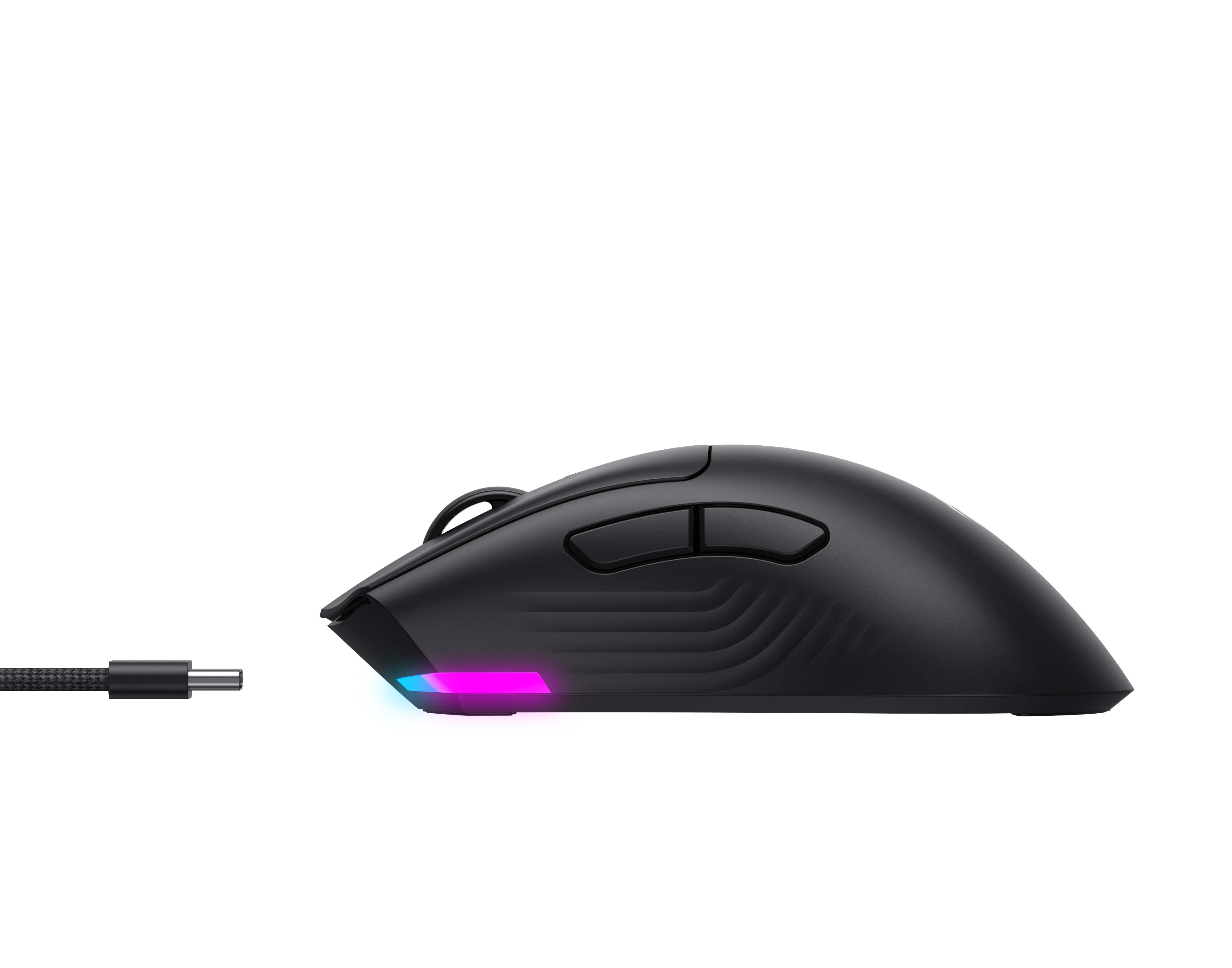 Czarna mysz do gier z kablem, podświetlana na niebiesko i różowo. Ma dwa przyciski i złącze USB-C.