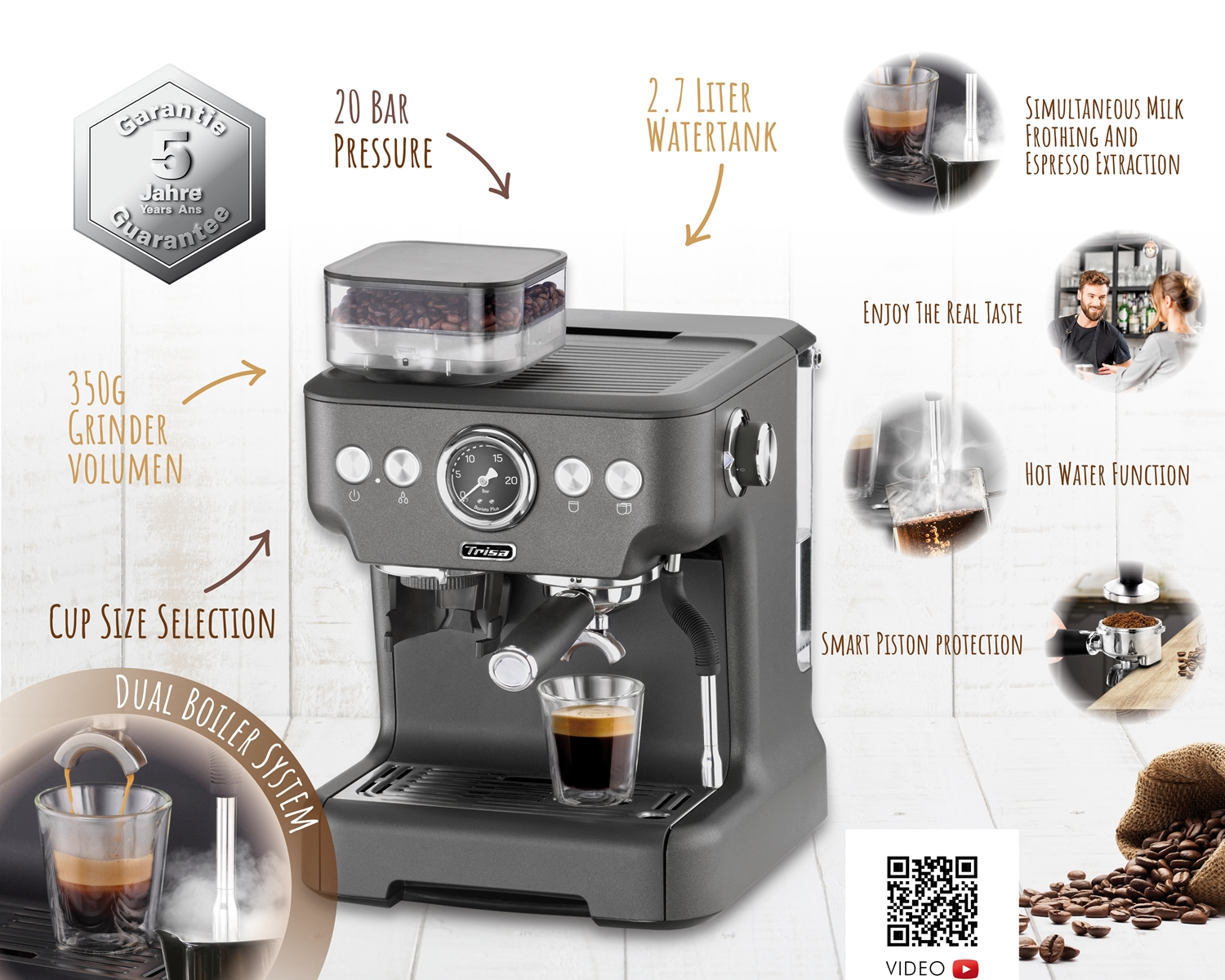 Eine dunkelgraue Espressomaschine mit Kaffeebohnen obenauf und einem Glas Espresso. Merkmale sind Mahlvolumen und Tassenauswahl.