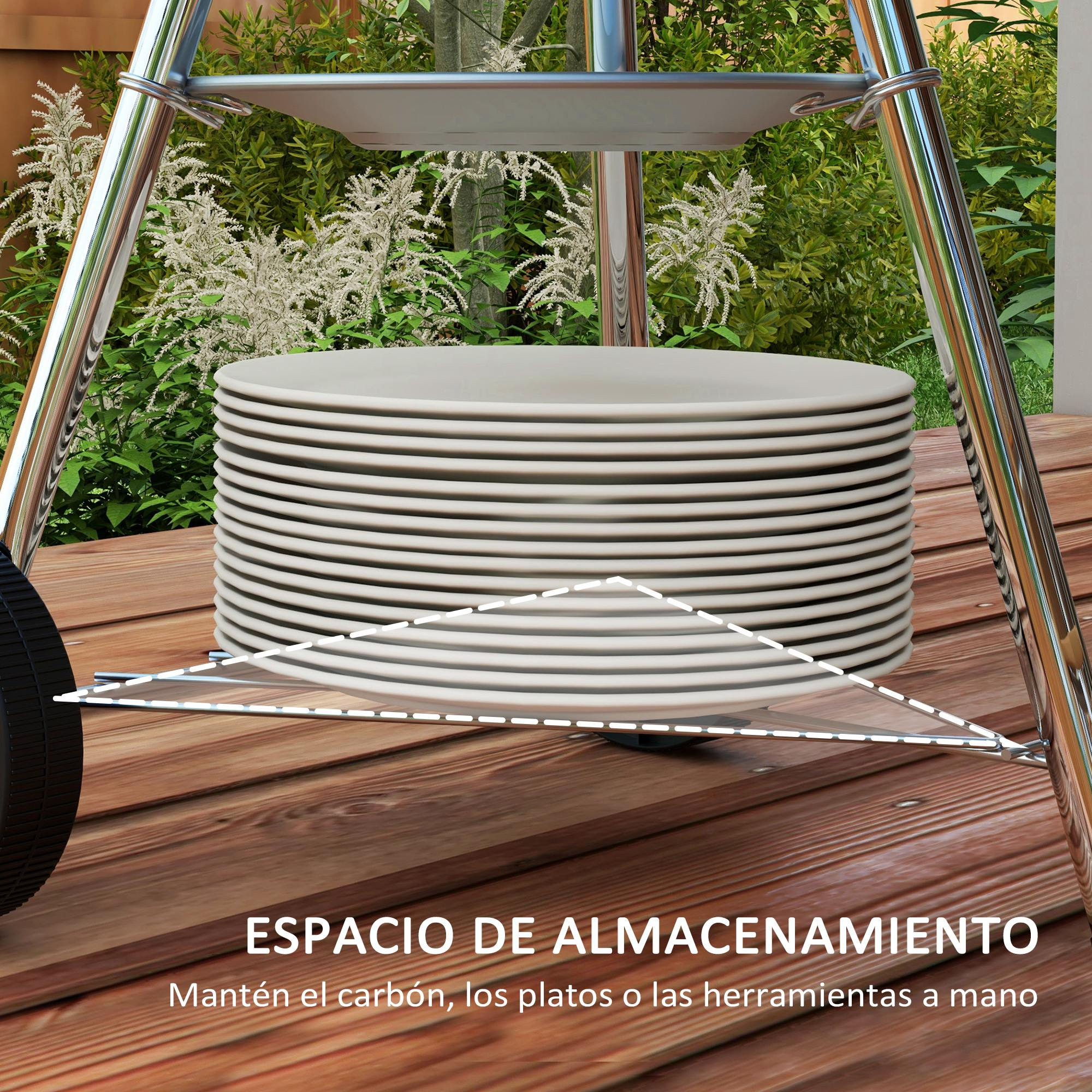 Una parrilla con platos apilados, almacenamiento y vegetación de fondo. Marco metálico, cubierta de madera, platos en el nivel medio.