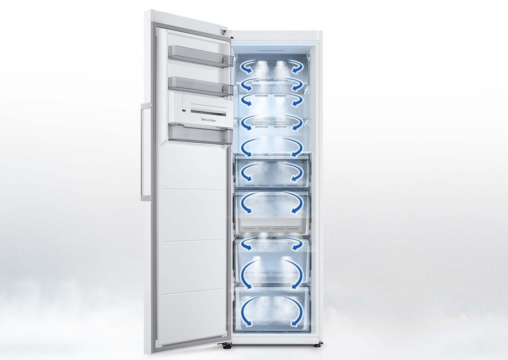 Congelador blanco con puerta abierta que muestra compartimentos. Flechas azules indican flujo de aire frío. La puerta tiene estantes y máquina de hielo.