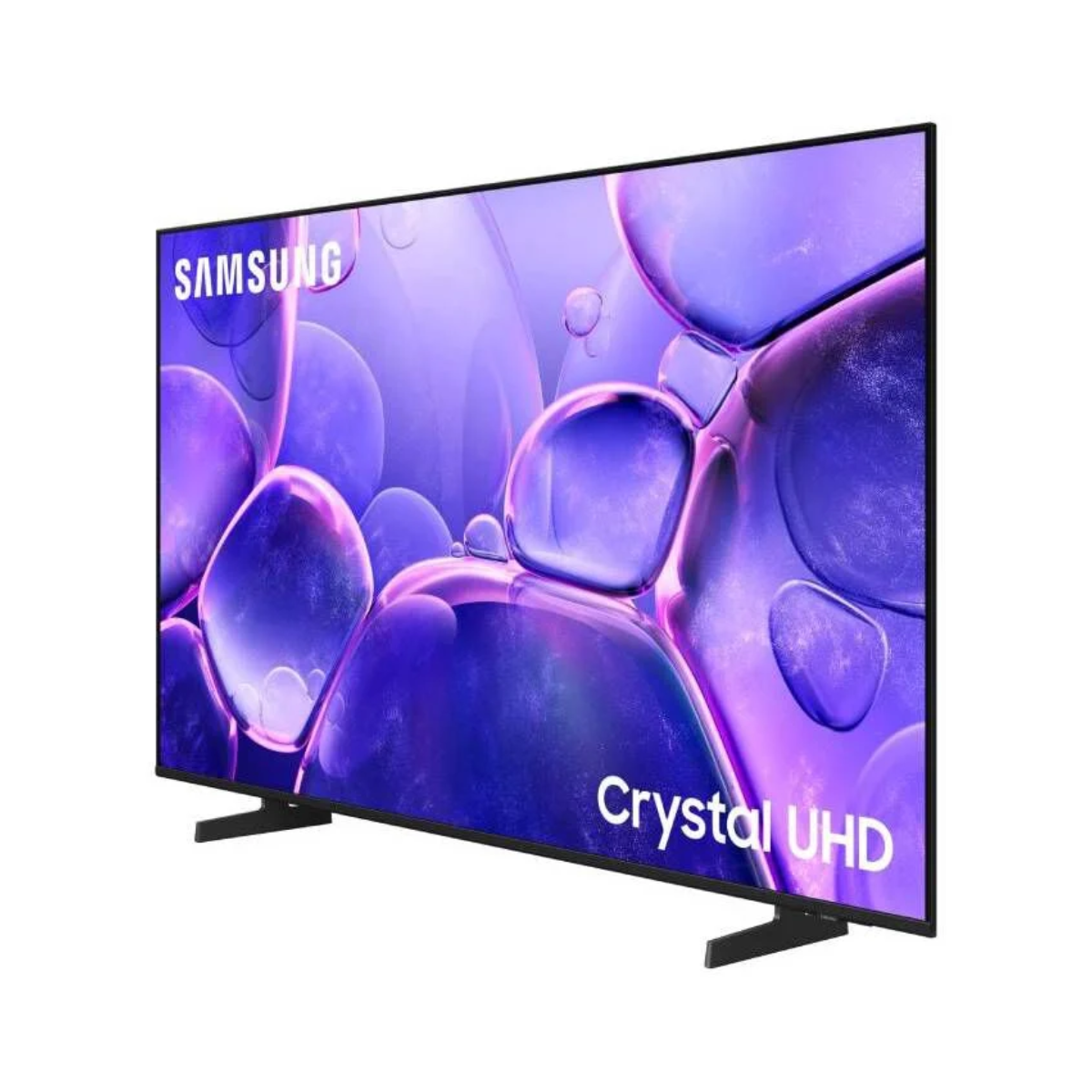 Wyświetlany jest telewizor Samsung Crystal UHD, prezentujący fioletowy abstrakcyjny wzór. Stoi na czarnych nogach. Na ekranie widoczny jest napis Crystal UHD.