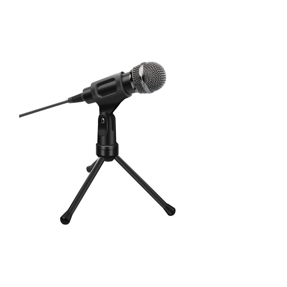 Czarny mikrofon na małym, czarnym statywie. Mikrofon ma siatkową głowicę, korpus i kabel. Tło jest białe.