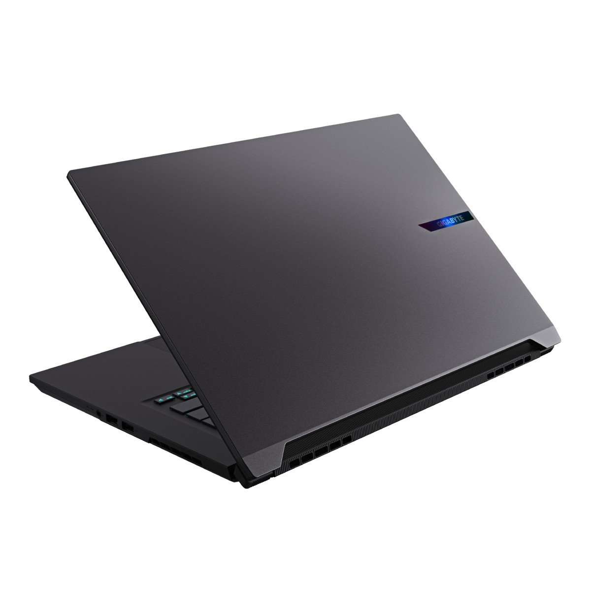 Czarny laptop jest lekko otwarty. Logo Gigabyte jest widoczne na pokrywie. Klawiatura jest częściowo widoczna.